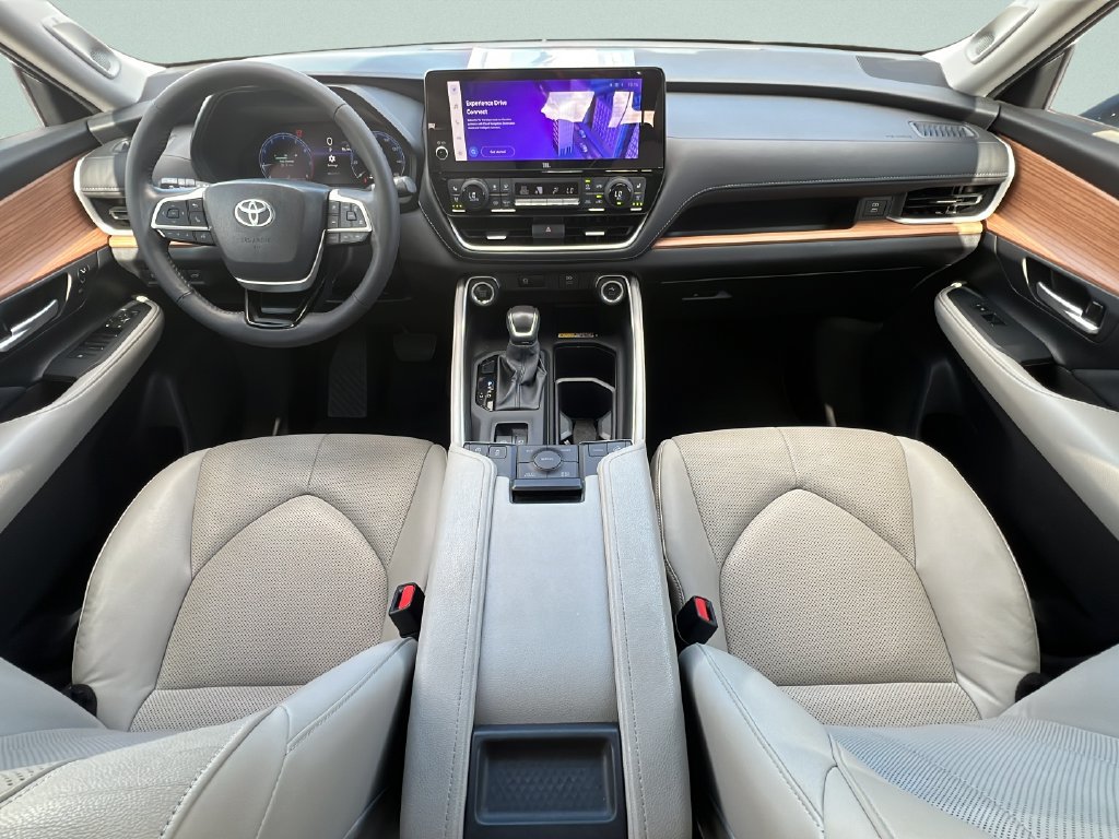 Used 2025 Toyota Grand Highlander AWD image 11