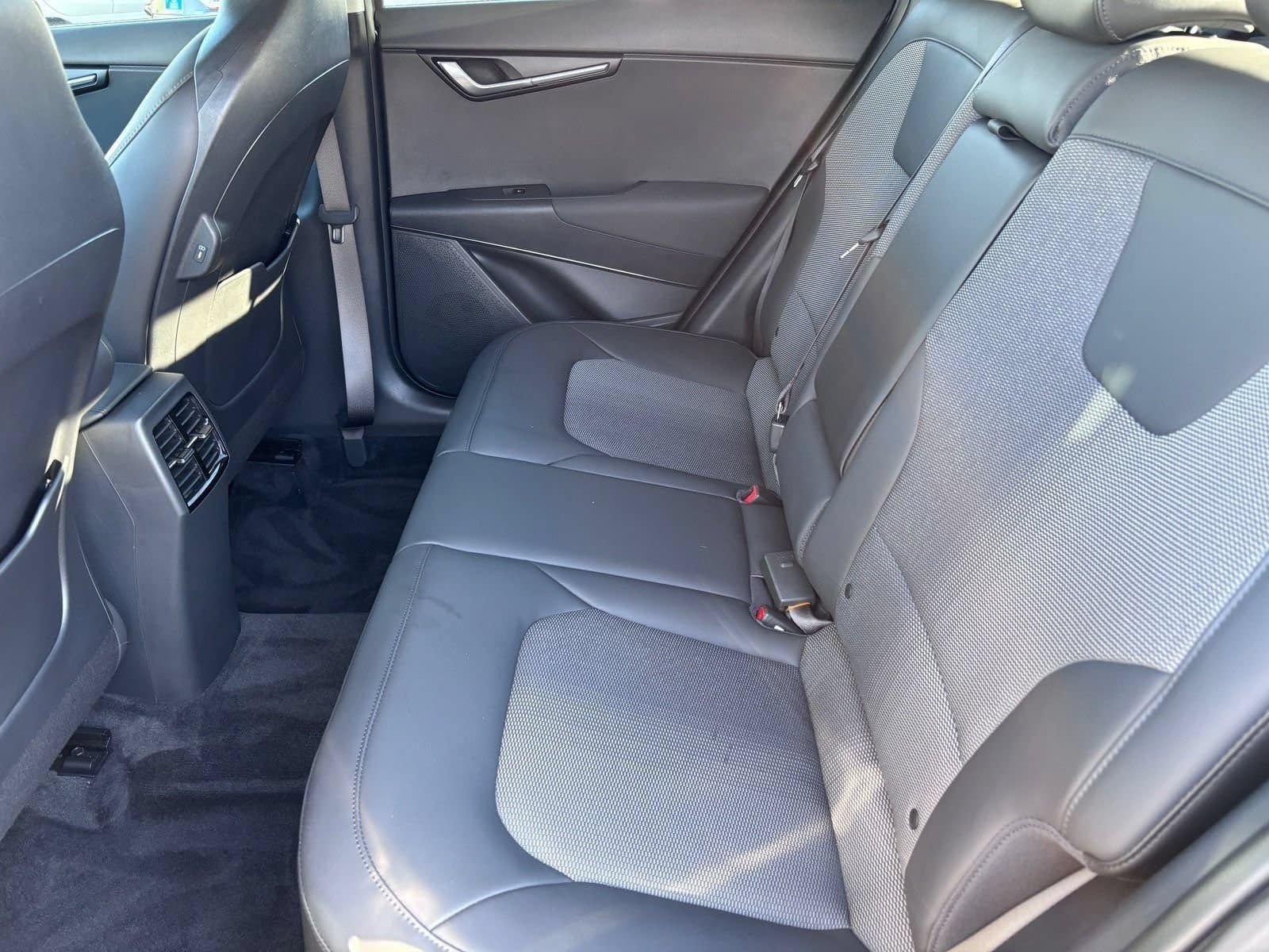 Used 2024 Kia Niro EX FWD image 16