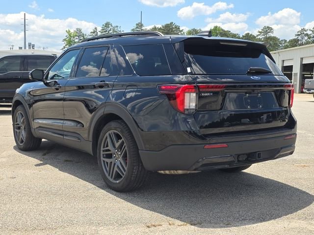 Used 2025 Ford Explorer ST-Line w/ Premium Package RWD image 3