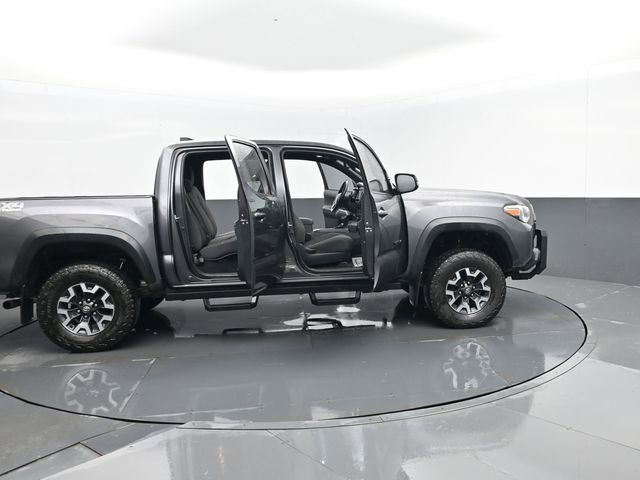 Used 2016 Toyota Tacoma TRD Off-Road w/ Premium & Technology Package AWD/4WD image 28