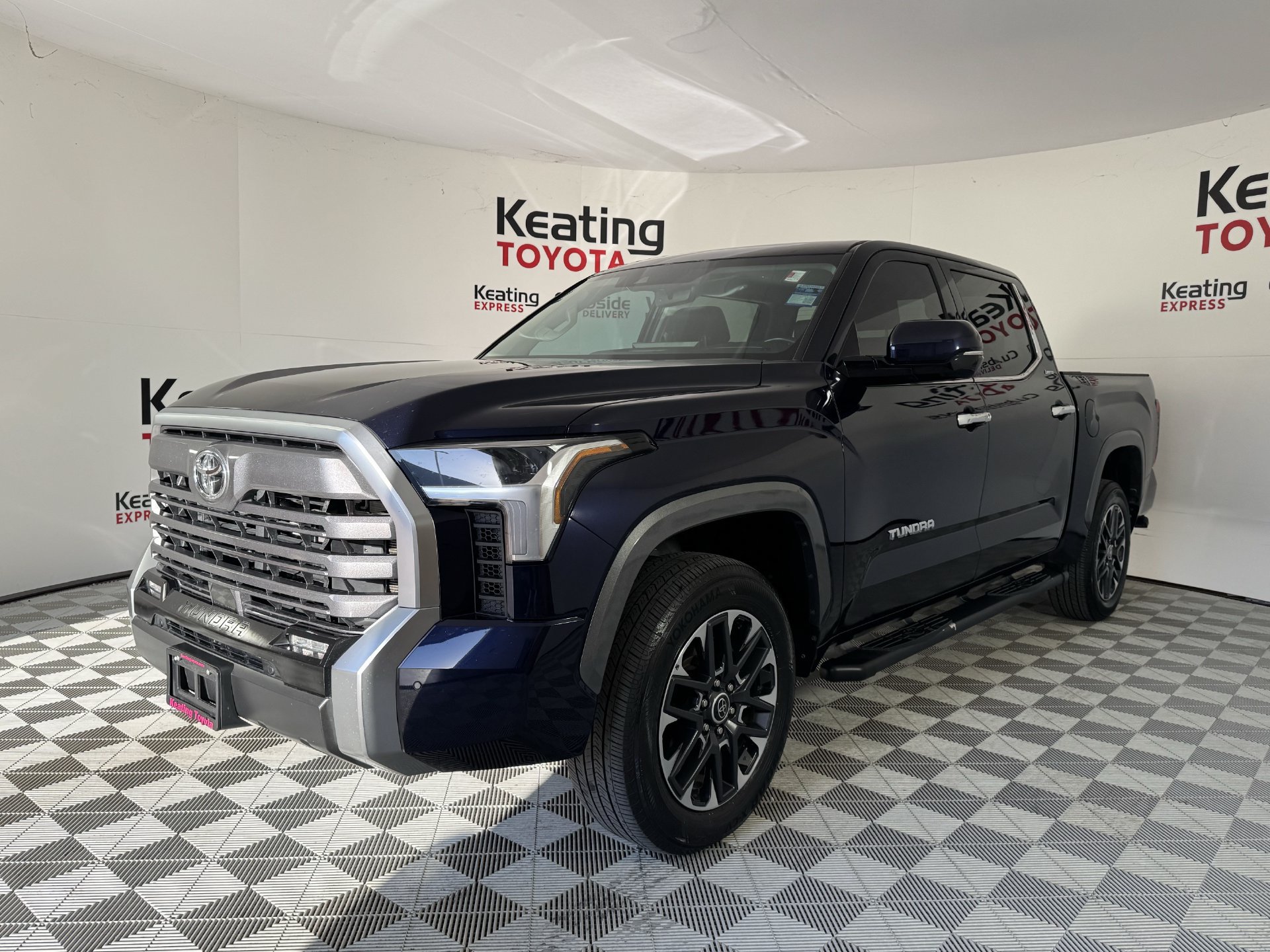 Used 2024 Toyota Tundra Limited w/ Power Package AWD/4WD image 9
