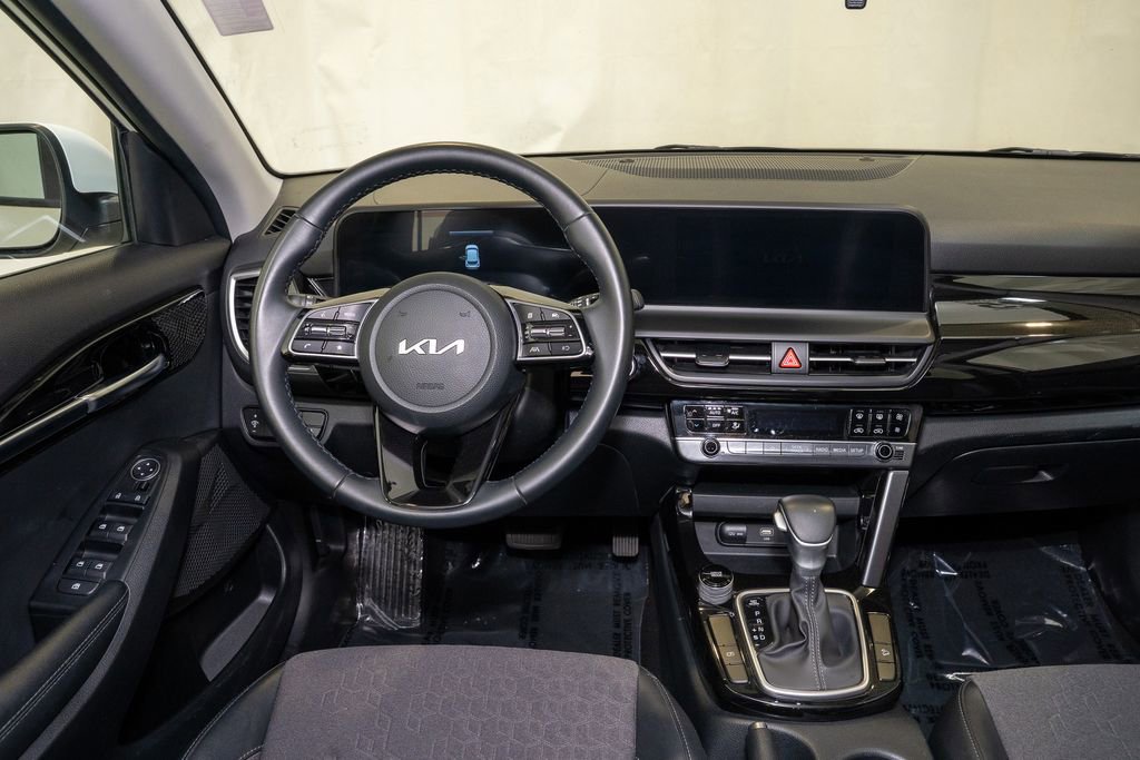 Used 2025 Kia Seltos S image 6