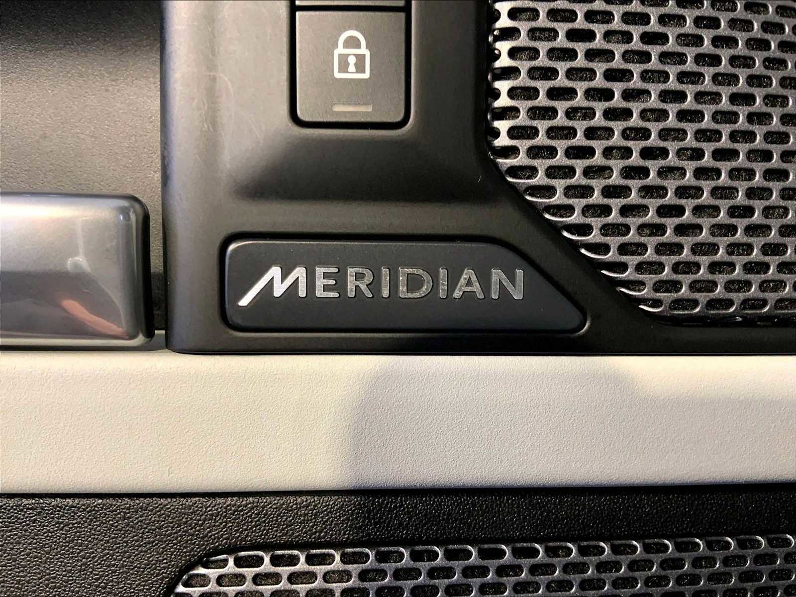 Used 2020 Land Rover Defender 110 SE image 38