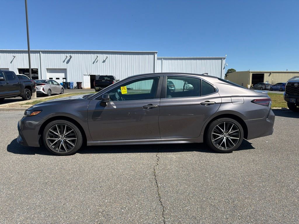 Used 2024 Toyota Camry SE FWD image 2