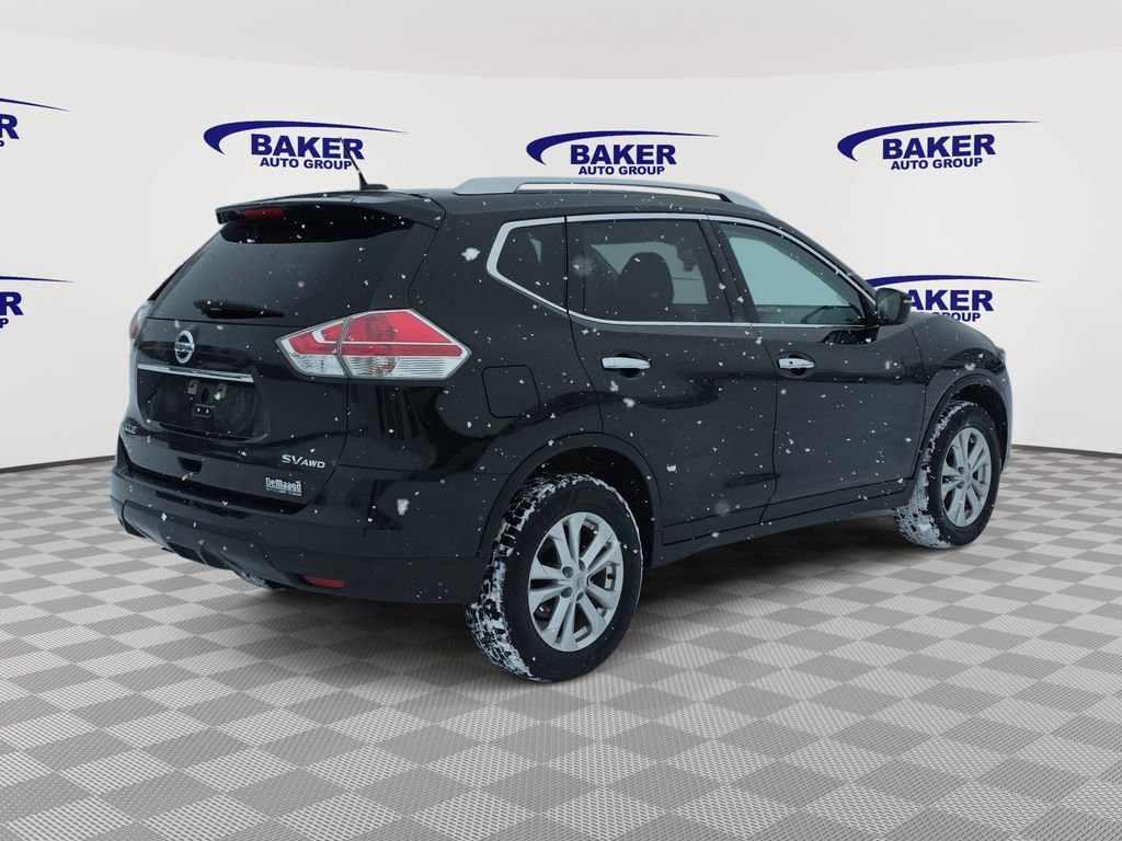 Used 2016 Nissan Rogue SV image 3
