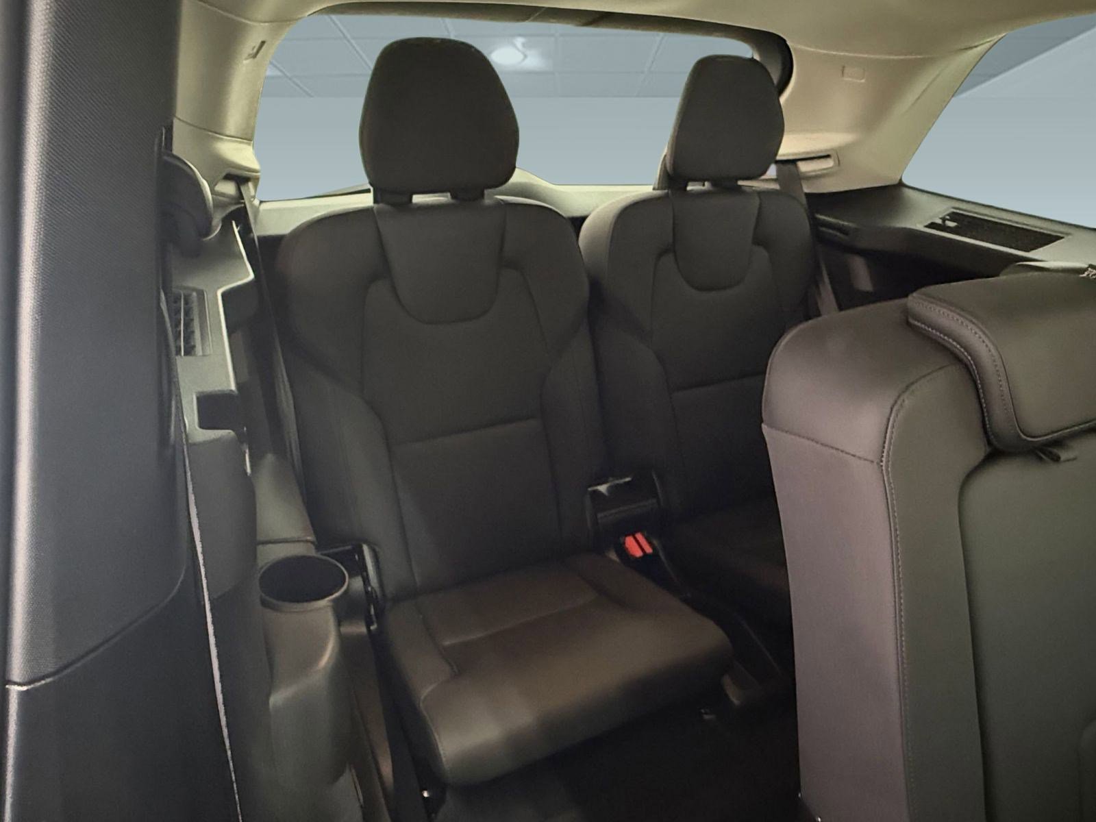 Used 2025 Volvo XC90 B6 Plus image 26
