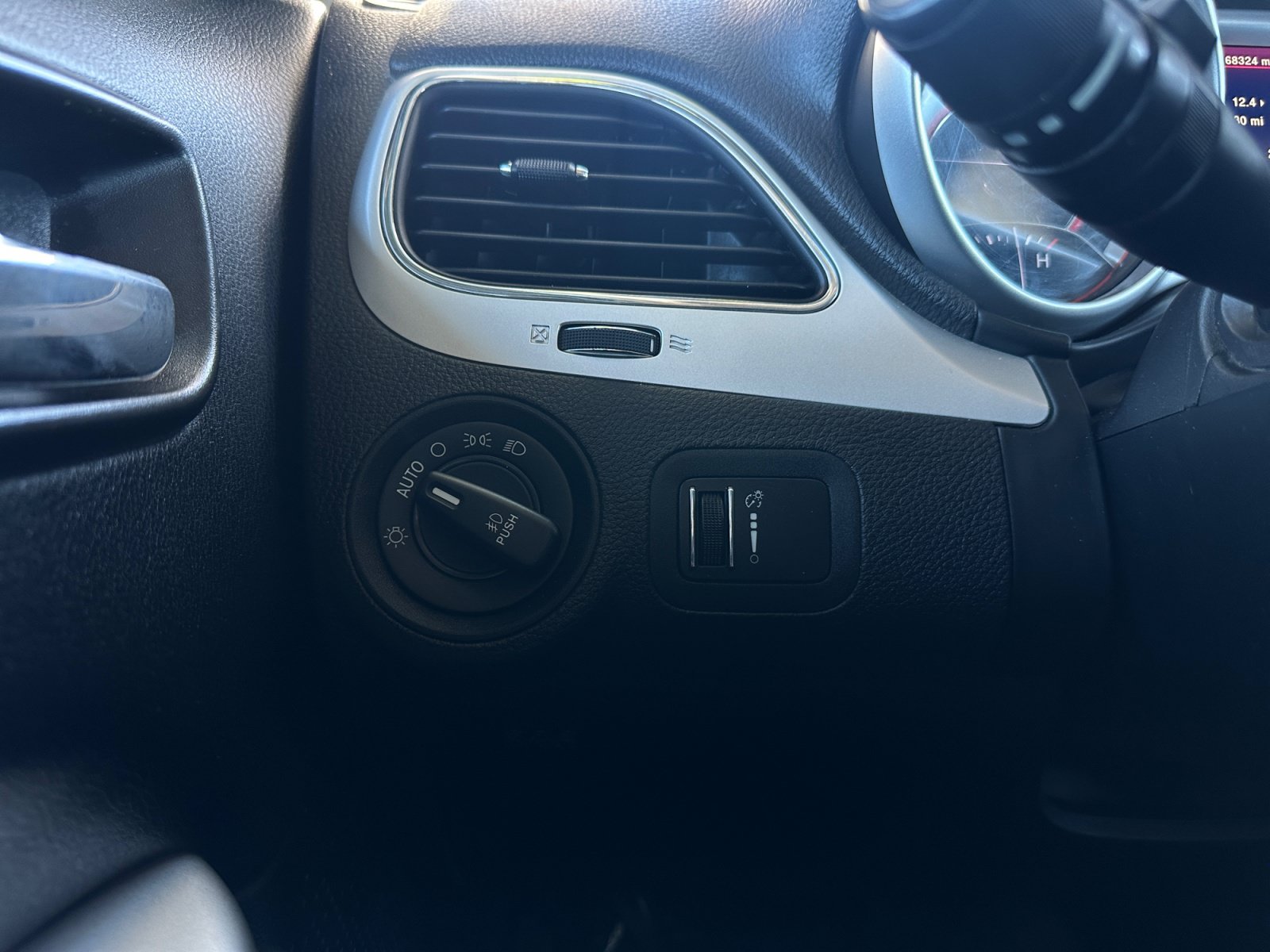 Used 2017 Dodge Journey SXT w/ Comfort/Convenience Group FWD image 17
