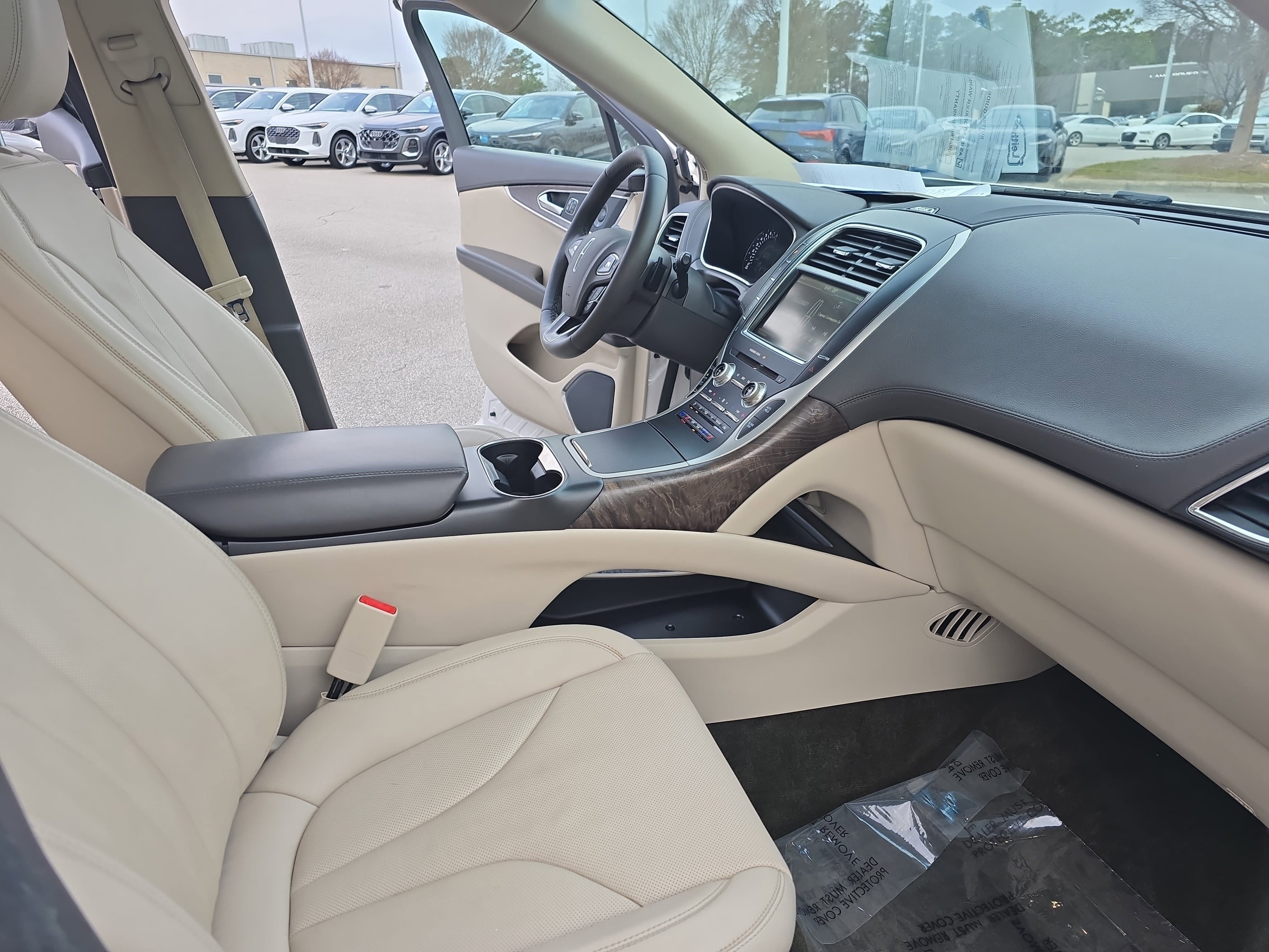 Used 2016 Lincoln MKX Reserve w/ Driver Assistance Package image 10