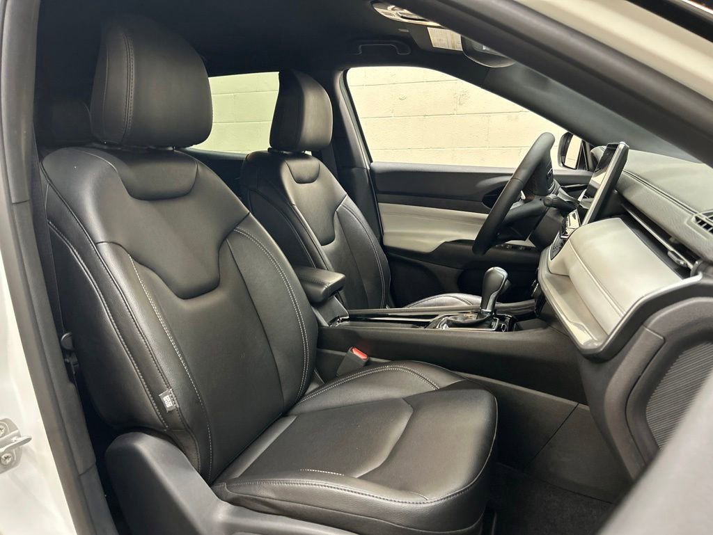 Used 2025 Jeep Compass Limited AWD/4WD image 2