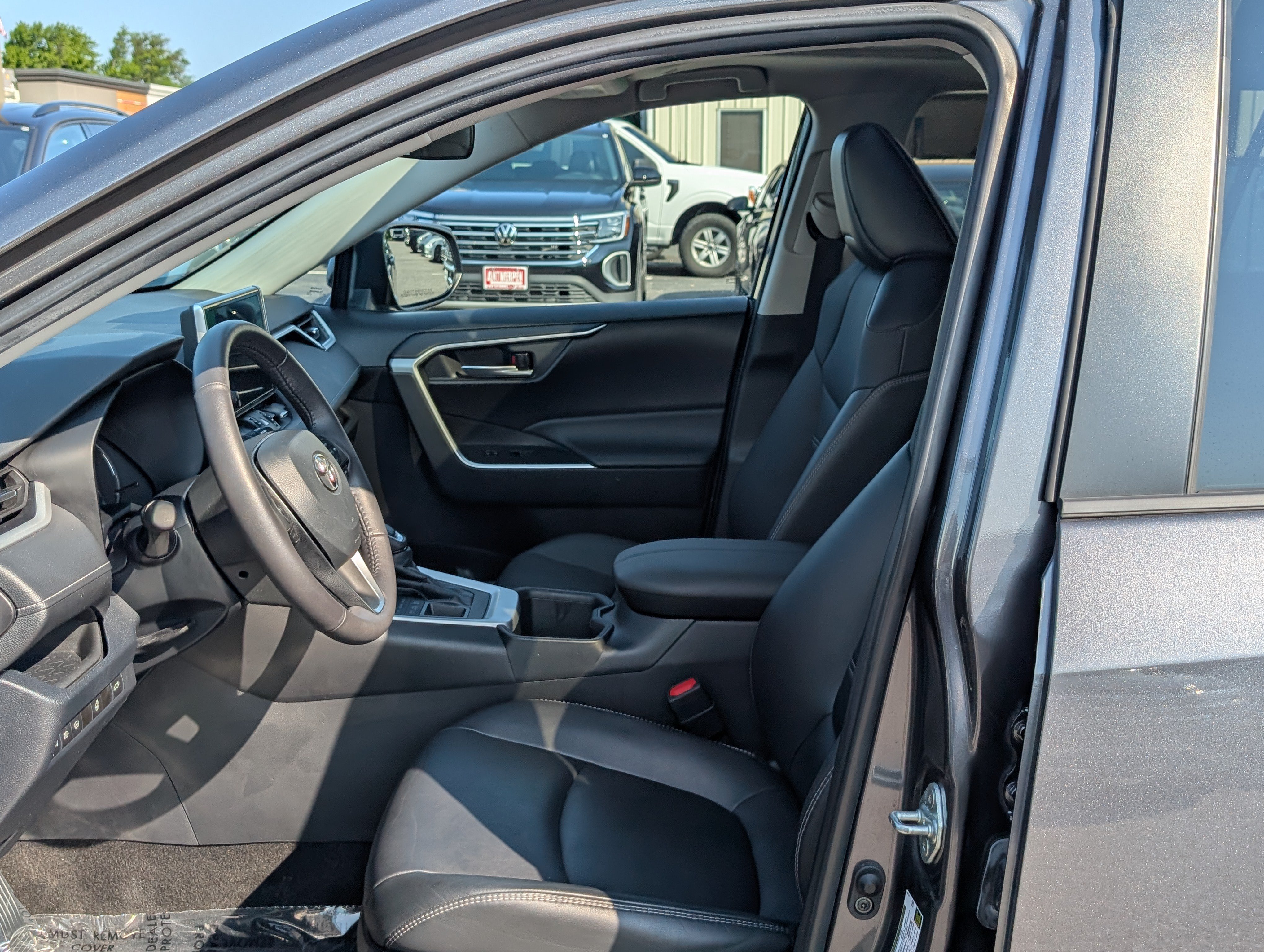 Used 2023 Toyota RAV4 XLE Premium AWD/4WD image 16