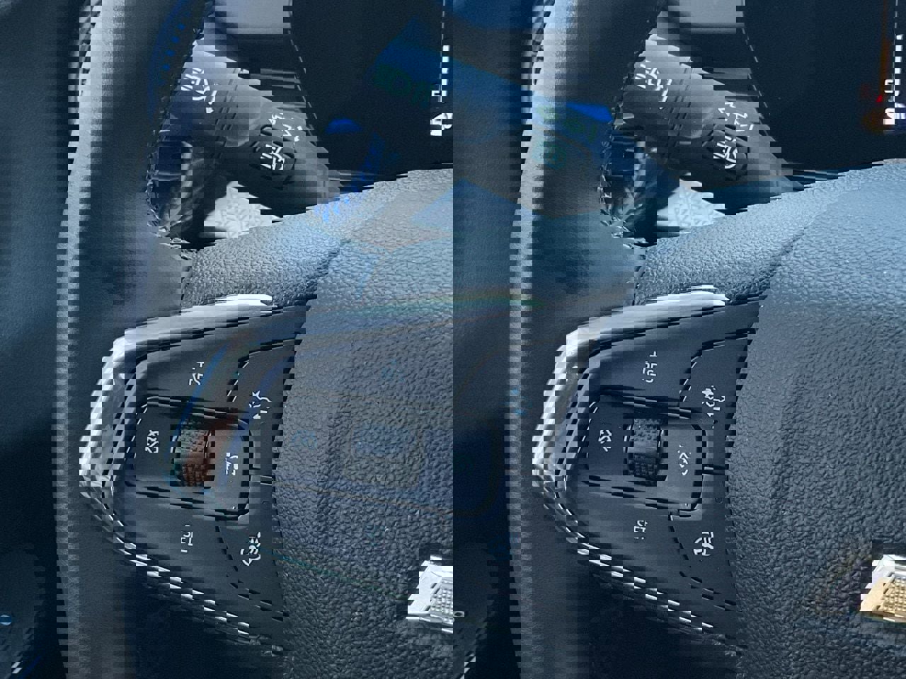 Used 2025 Chevrolet Trax LT w/ LT Convenience Package image 24