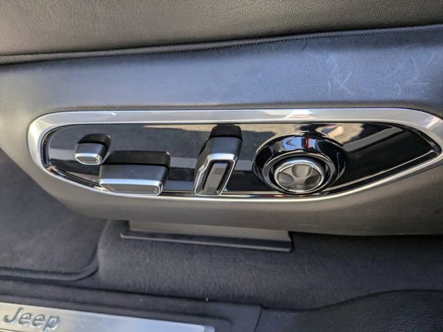 Used 2022 Jeep Grand Cherokee Overland w/ Luxury Tech Group IV image 23