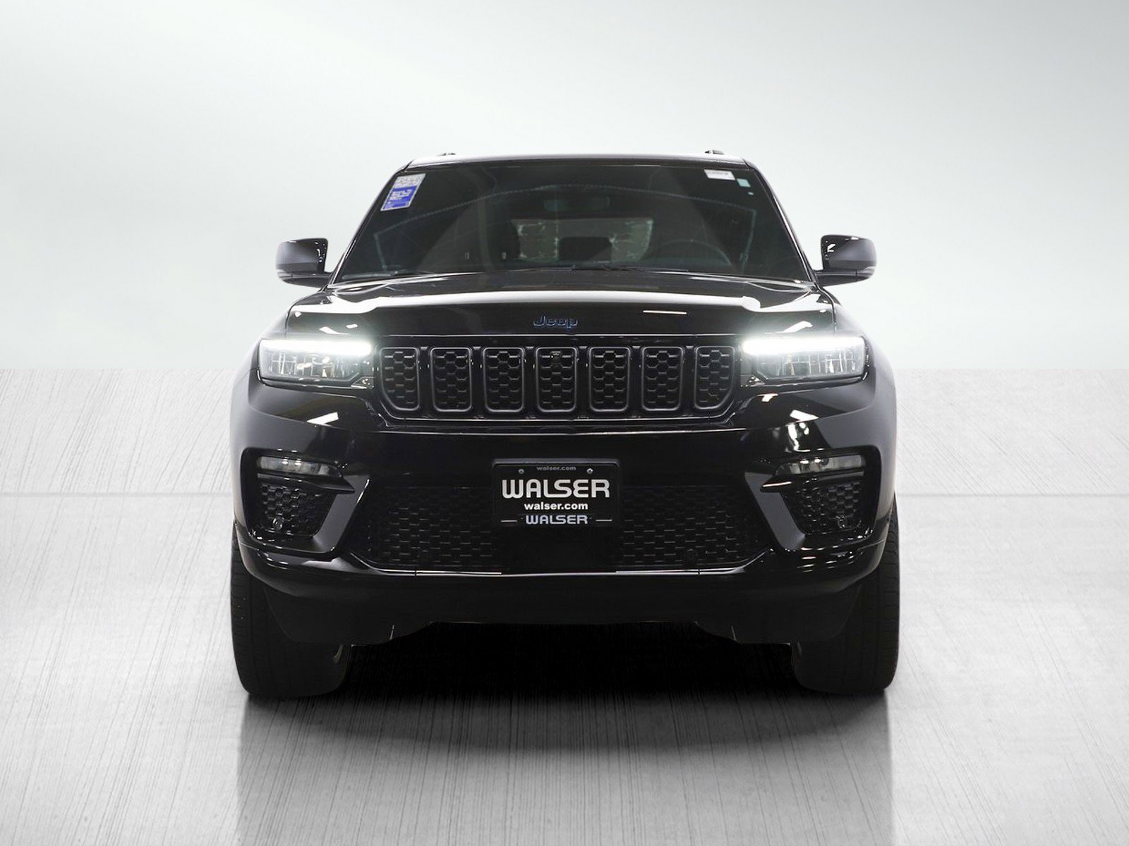 Used 2024 Jeep Grand Cherokee Summit AWD/4WD image 8