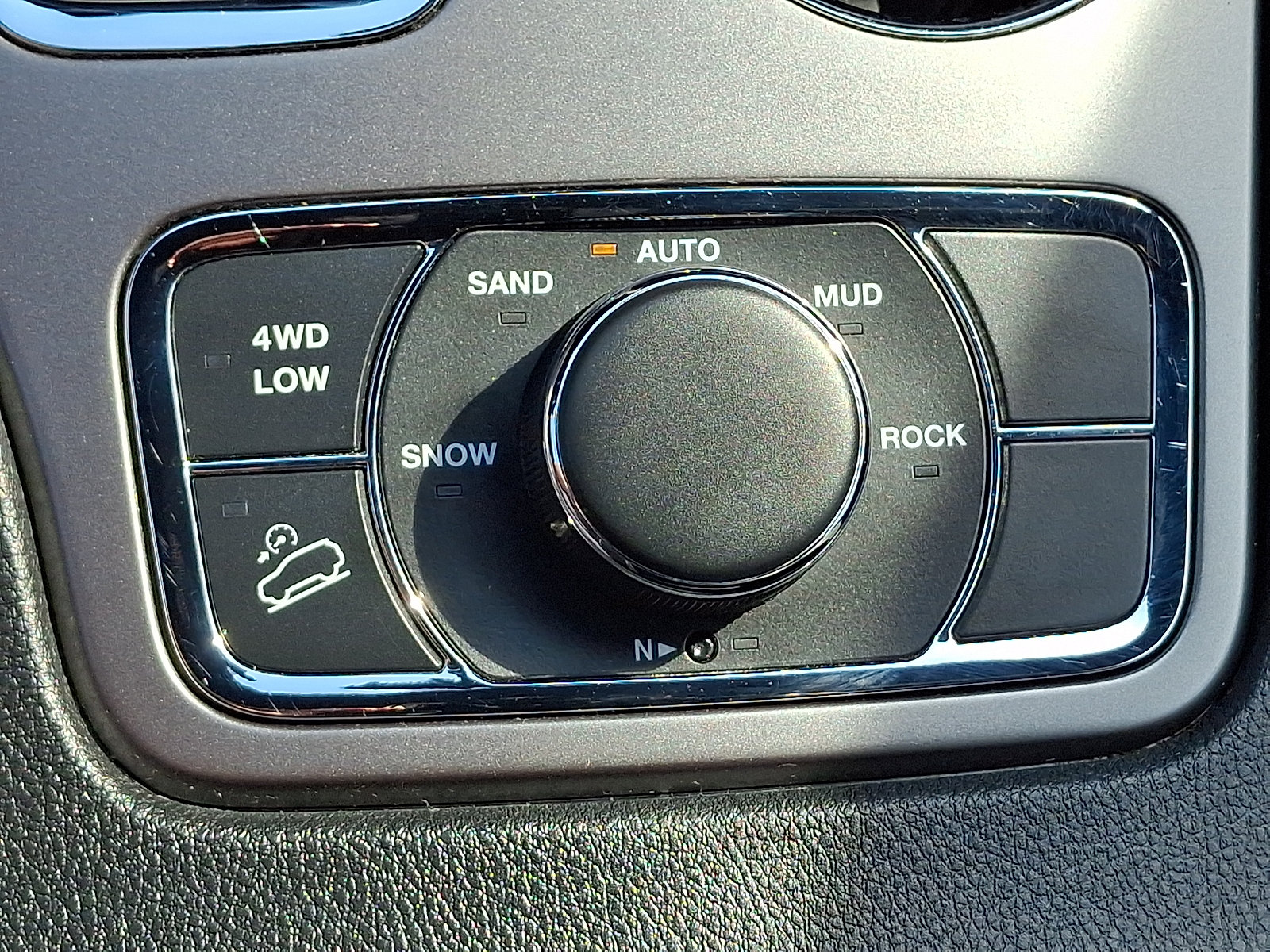 Certified 2019 Jeep Grand Cherokee Laredo AWD/4WD image 25
