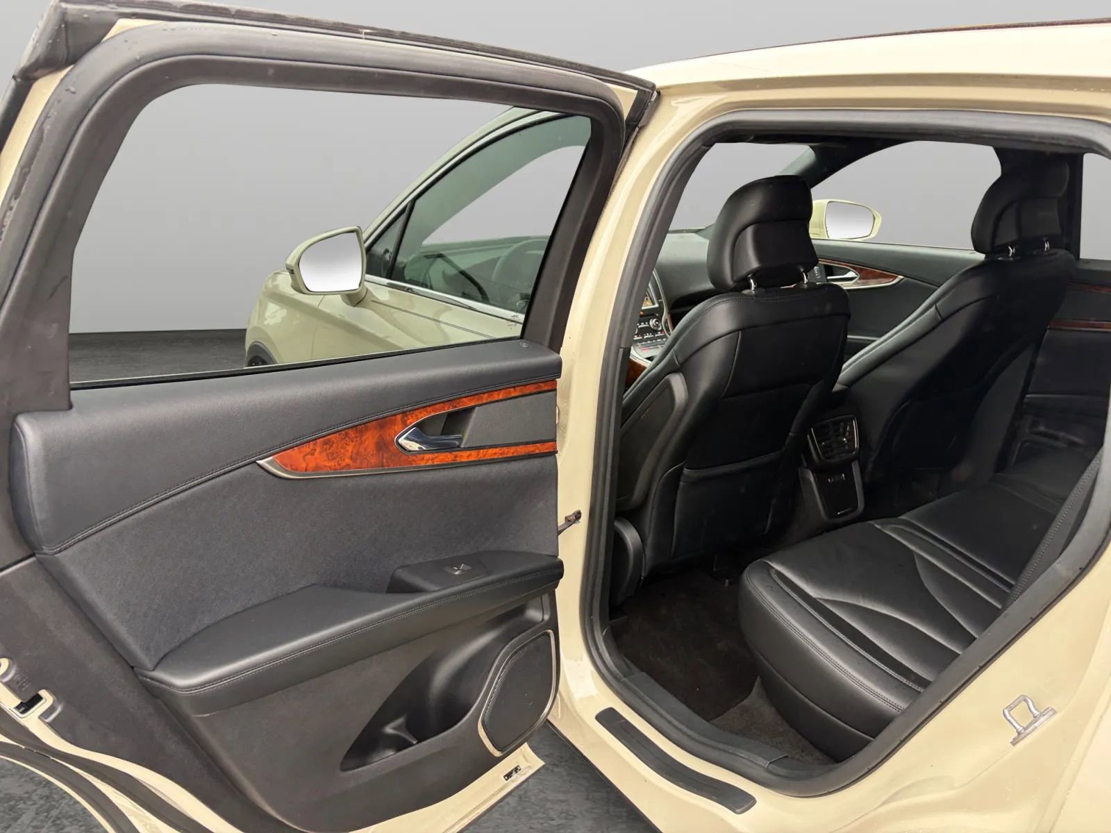 Used 2018 Lincoln MKX Select w/ Select Plus Package image 10