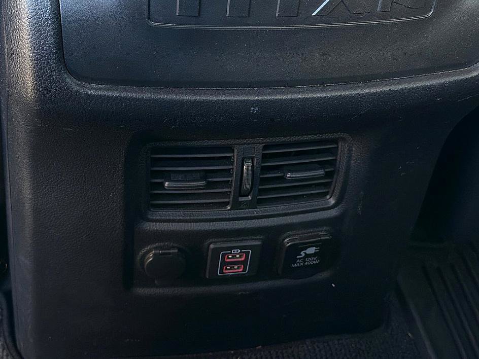 Used 2021 Nissan Titan SV w/ SV Convenience Package image 9