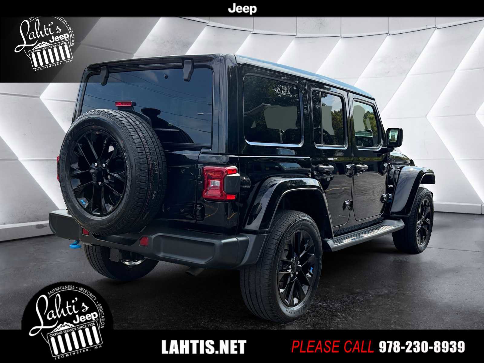 Used 2022 Jeep Wrangler Unlimited Sahara w/ Cold Weather Group image 4