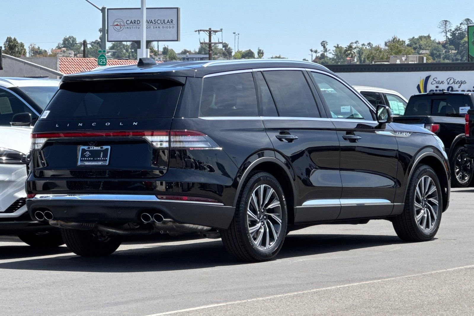 New 2025 Lincoln Aviator 2WD w/ Equipment Group 101A image 3
