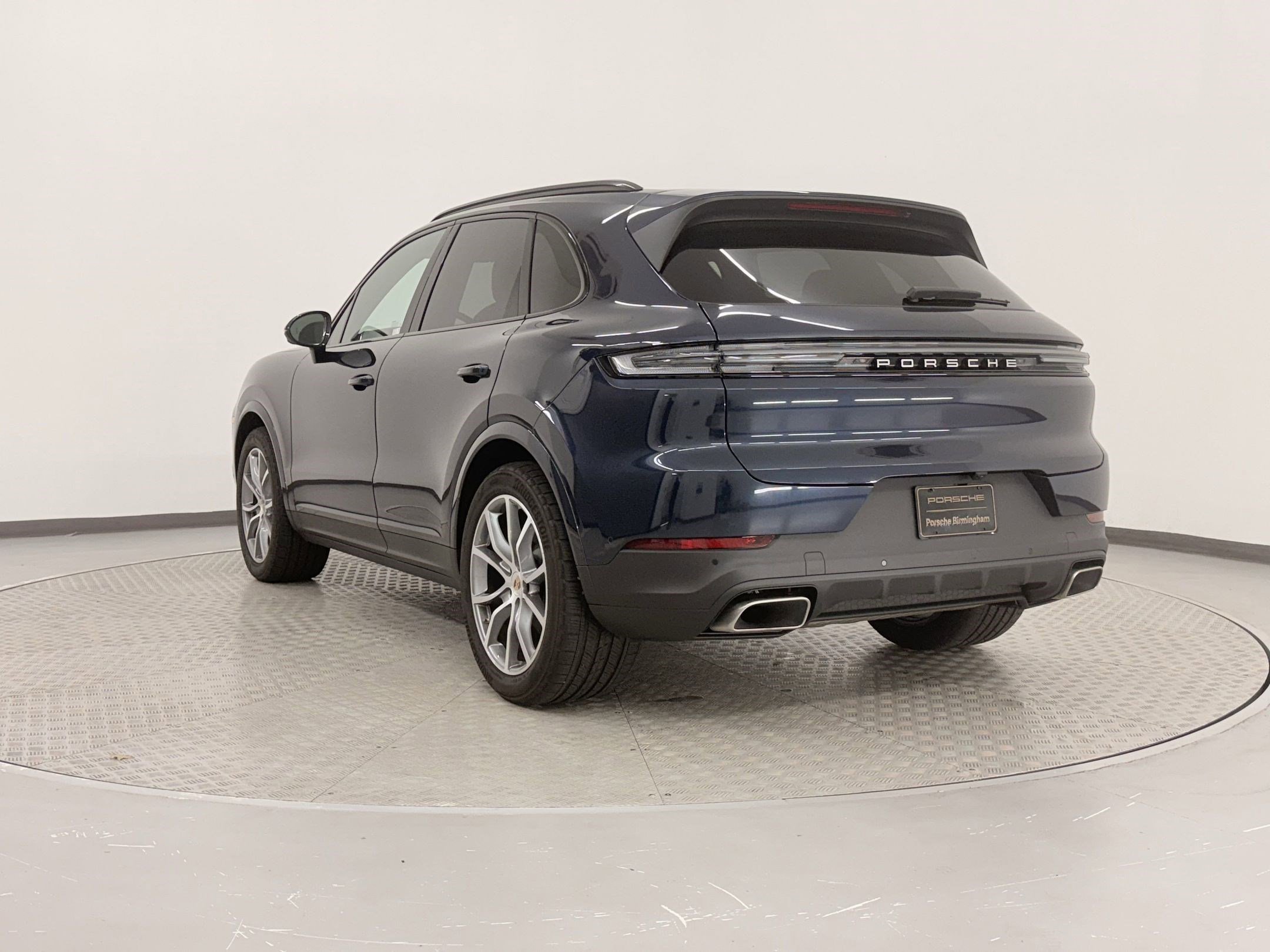Used 2025 Porsche Cayenne AWD/4WD image 6