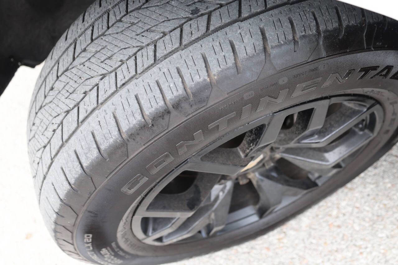 Used 2022 Chevrolet Tahoe Z71 w/ Luxury Package image 27