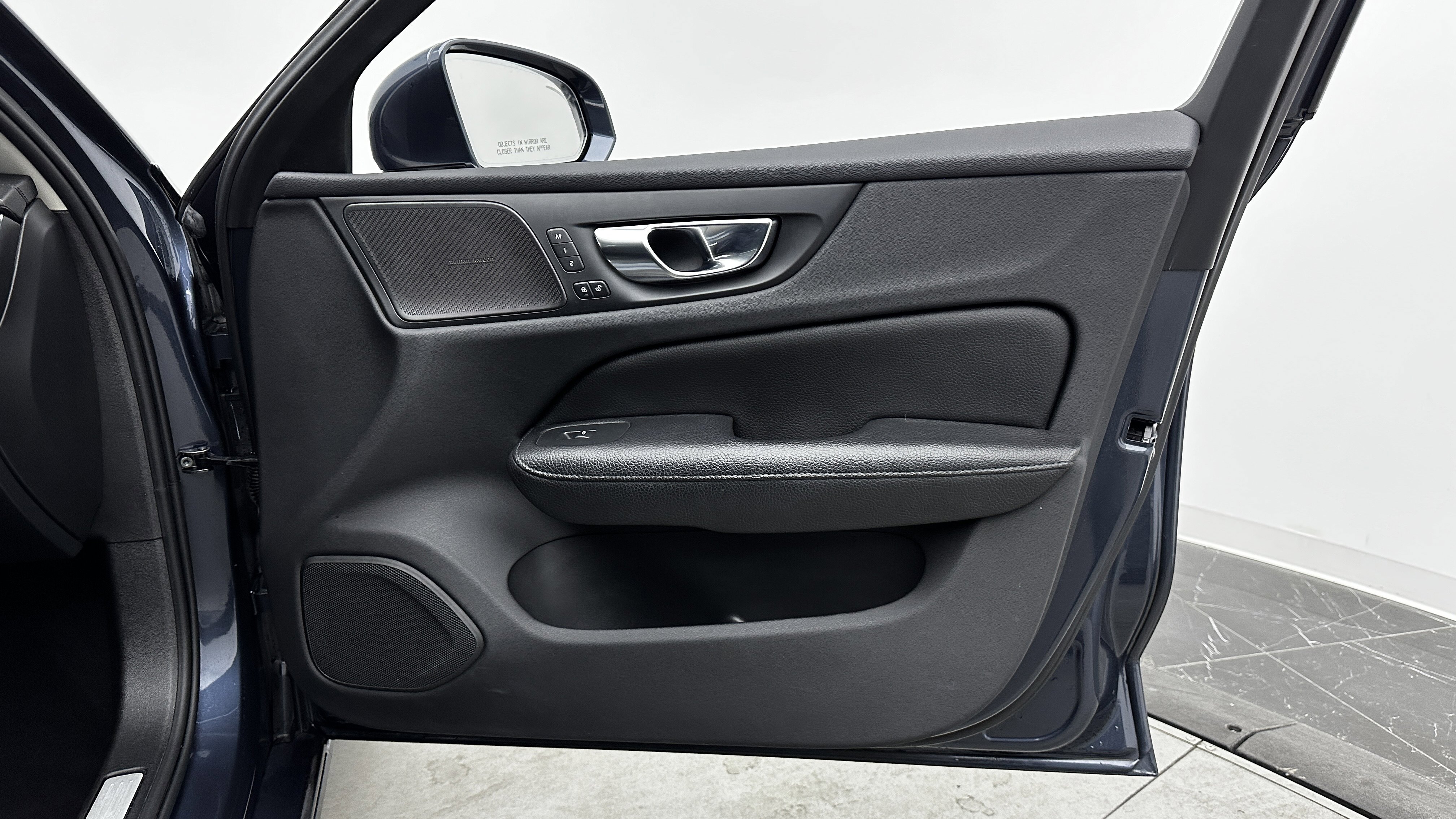 Used 2020 Volvo S60 T6 Inscription w/ Protection Package Premier image 33