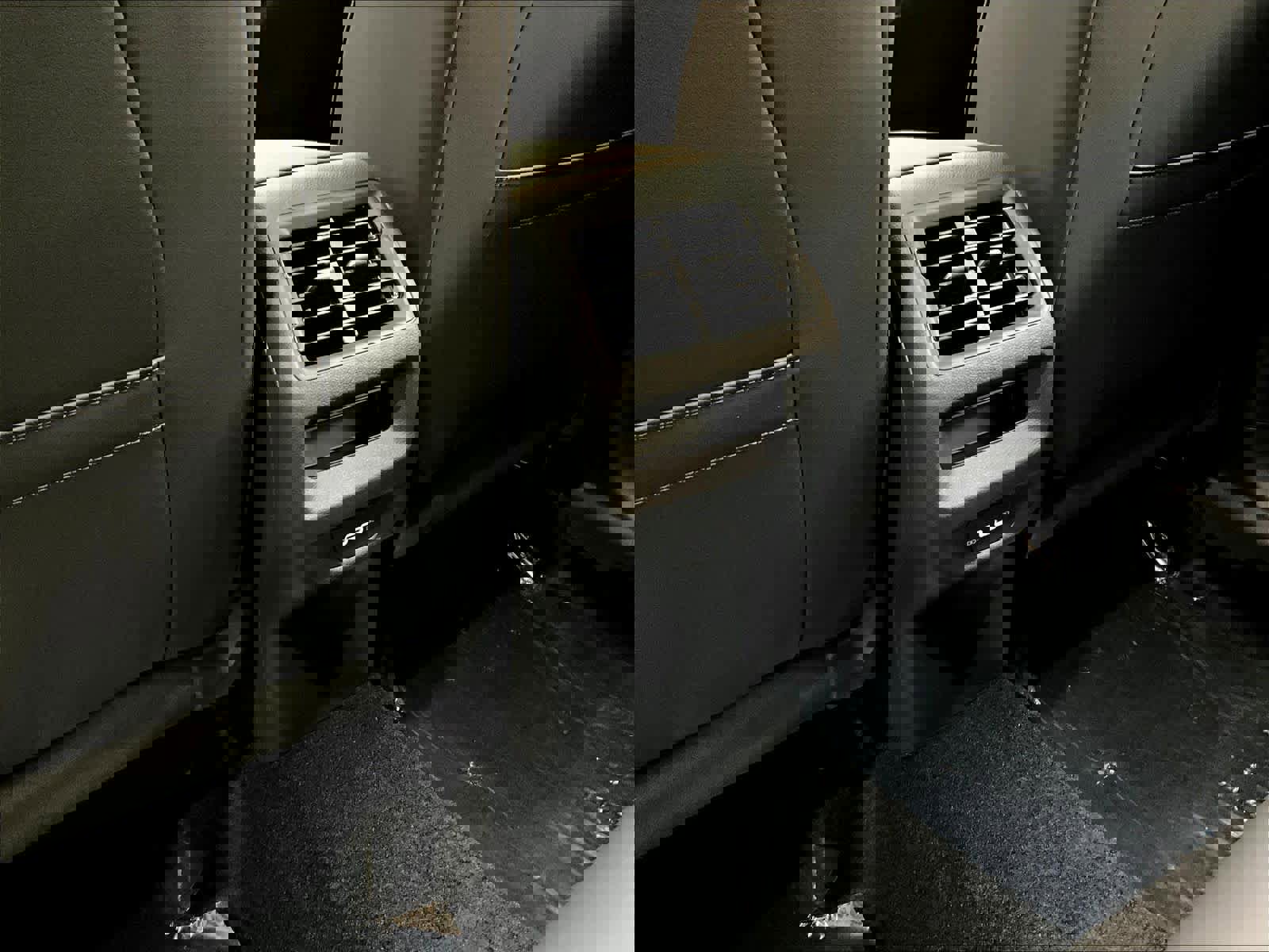 New 2026 Volkswagen Tiguan SE R-Line image 16