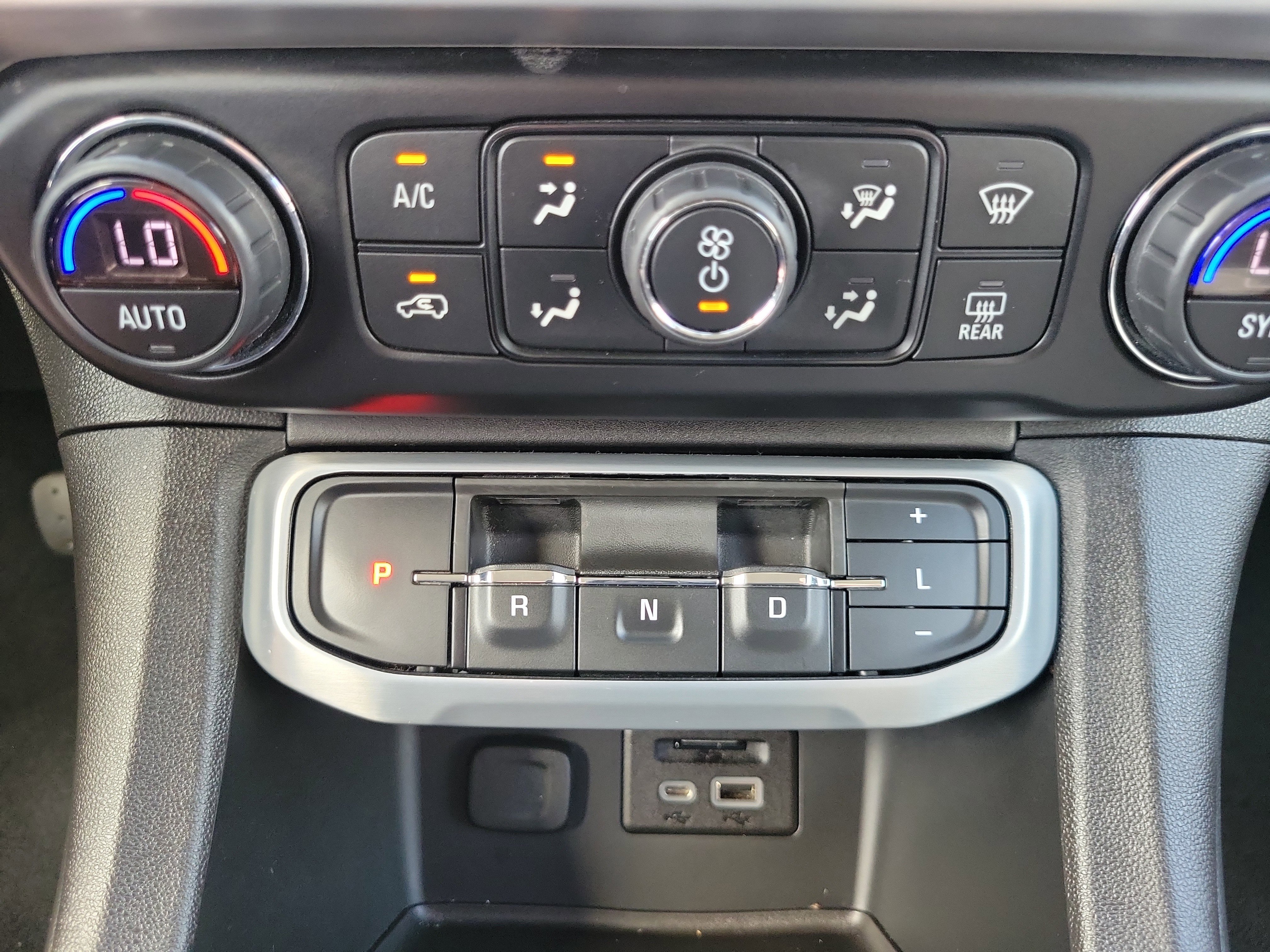 Used 2022 GMC Acadia SLT w/ Technology Package FWD image 23