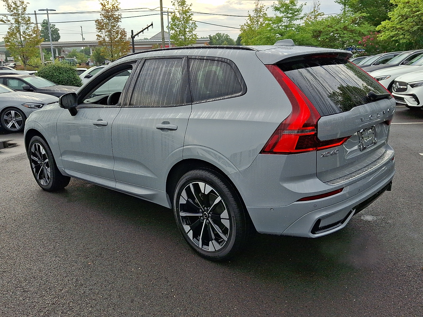 Used 2026 Volvo XC60 B5 Plus w/ Climate Package AWD/4WD image 4