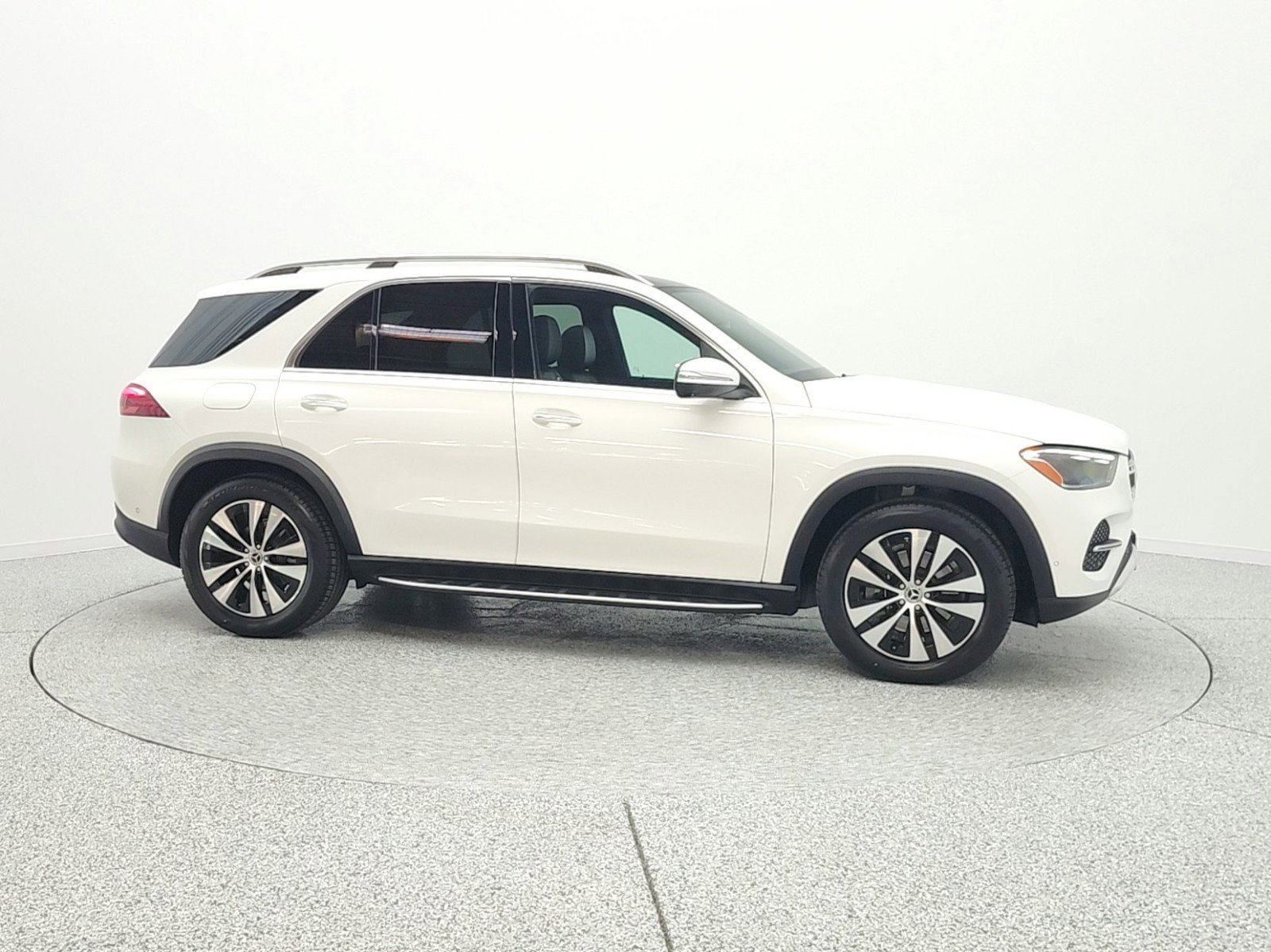 Used 2024 Mercedes-Benz GLE 350 4MATIC image 4