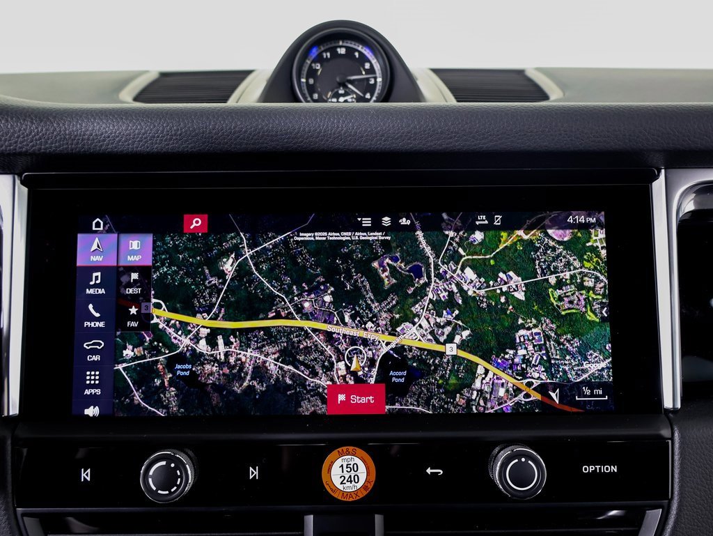 Used 2025 Porsche Macan image 16