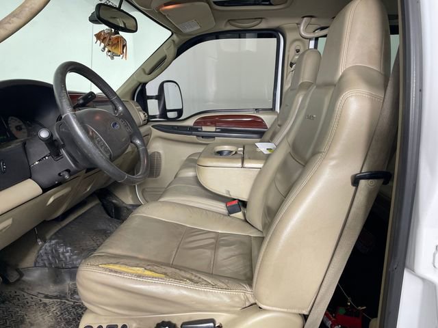 Used 2005 Ford F350 Lariat image 2