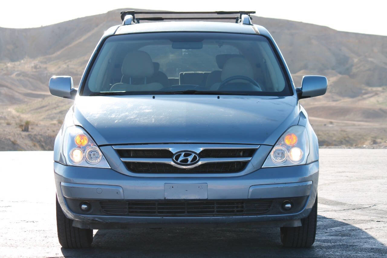 Used 2007 Hyundai Entourage GLS image 2