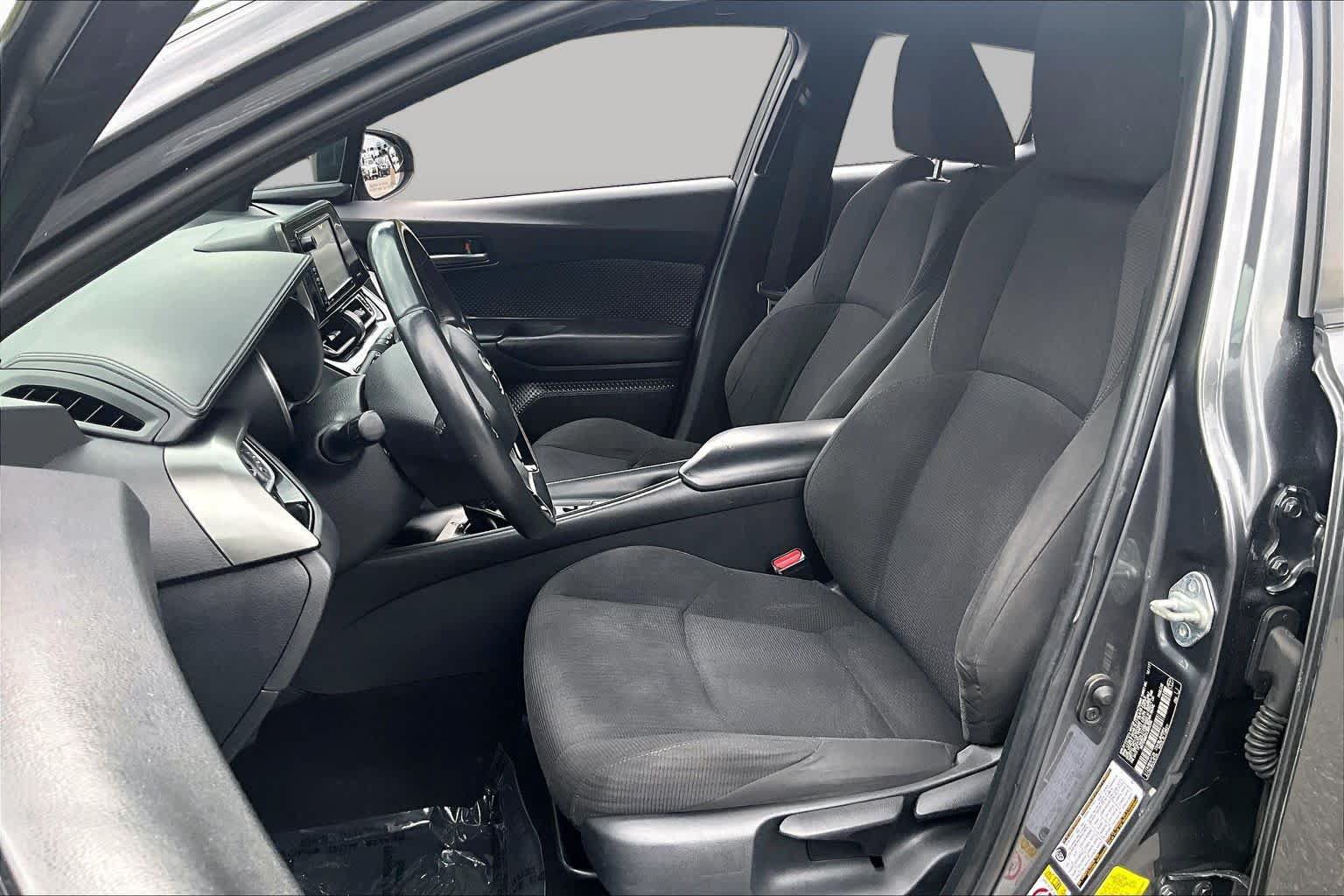 Used 2018 Toyota C-HR XLE FWD image 8