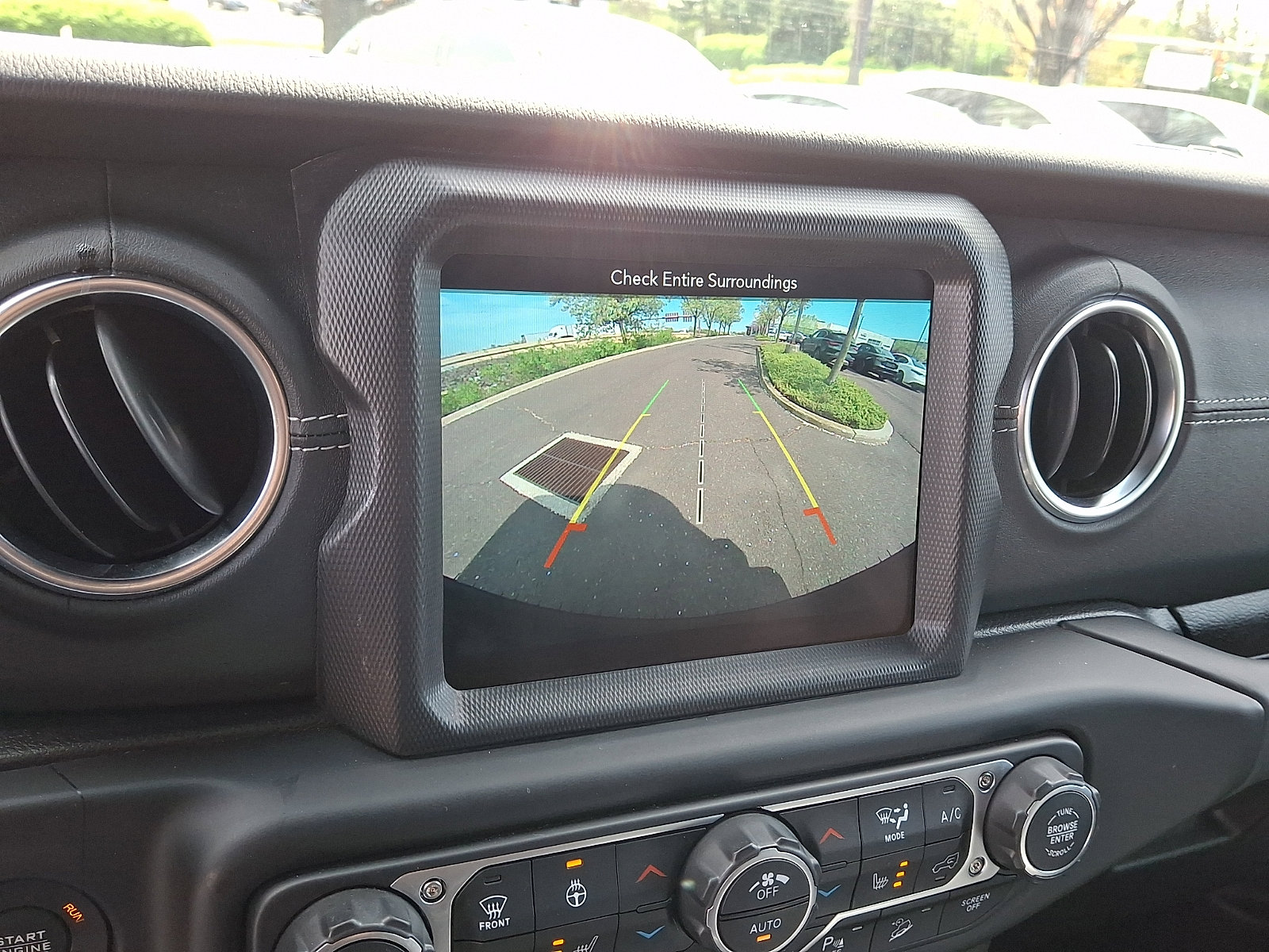 Used 2019 Jeep Wrangler Unlimited Sahara w/ Quick Order Package 24M Moab image 18