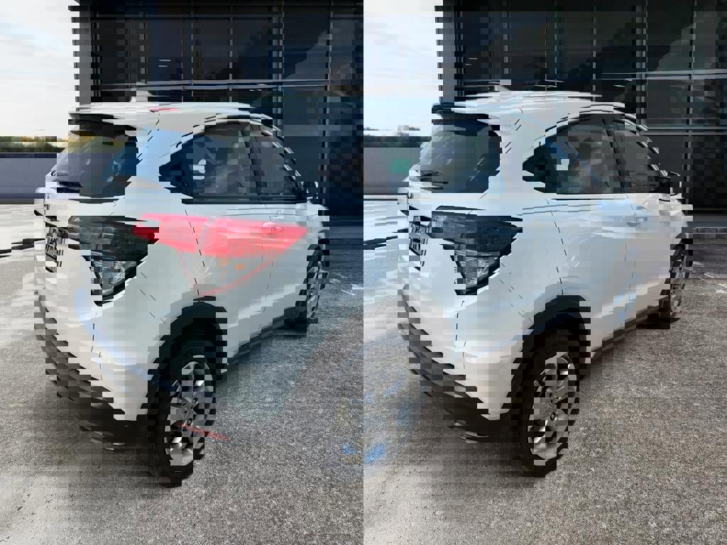 Certified 2021 Honda HR-V LX image 7