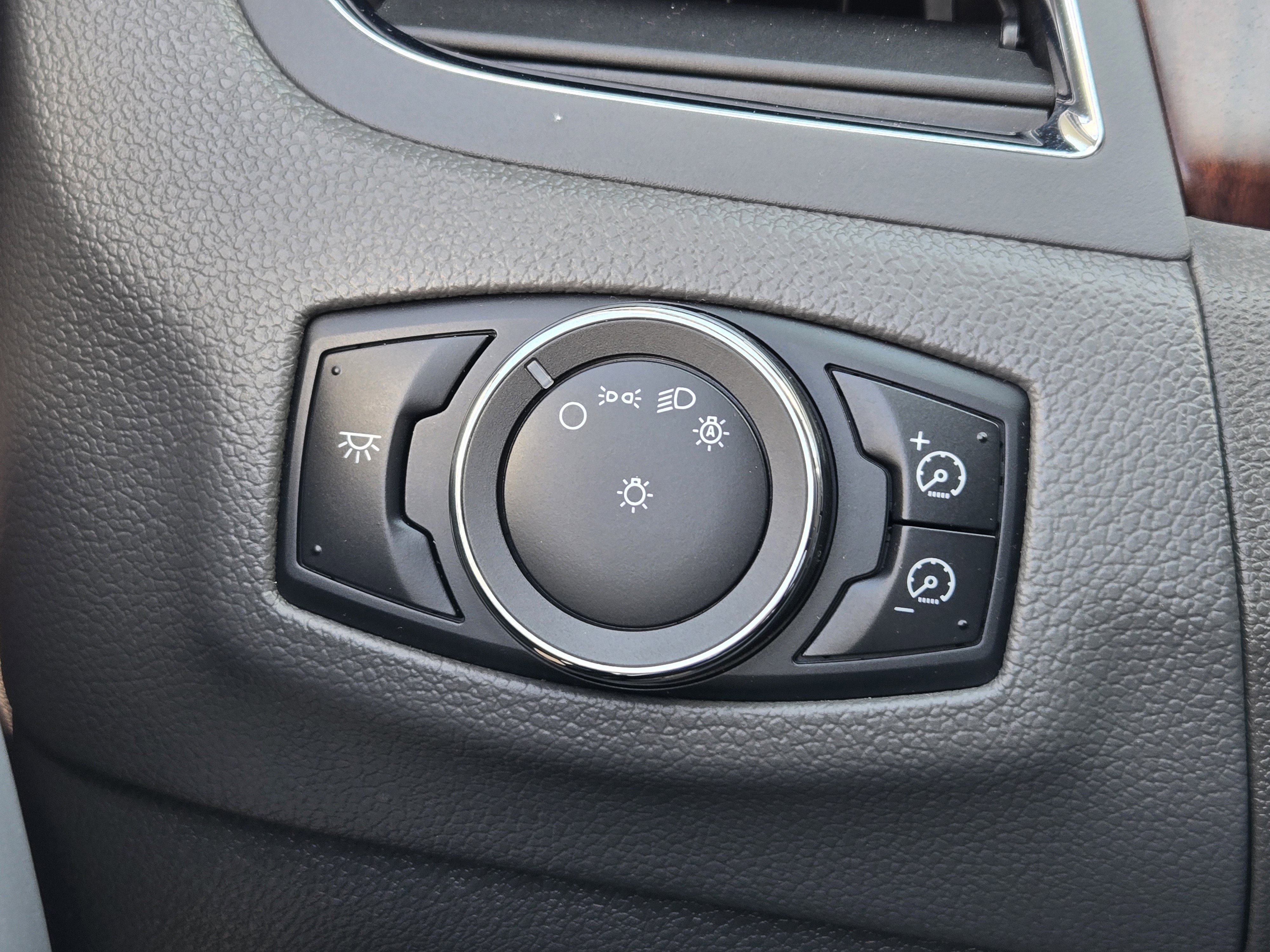 Used 2012 Ford Edge Limited image 24