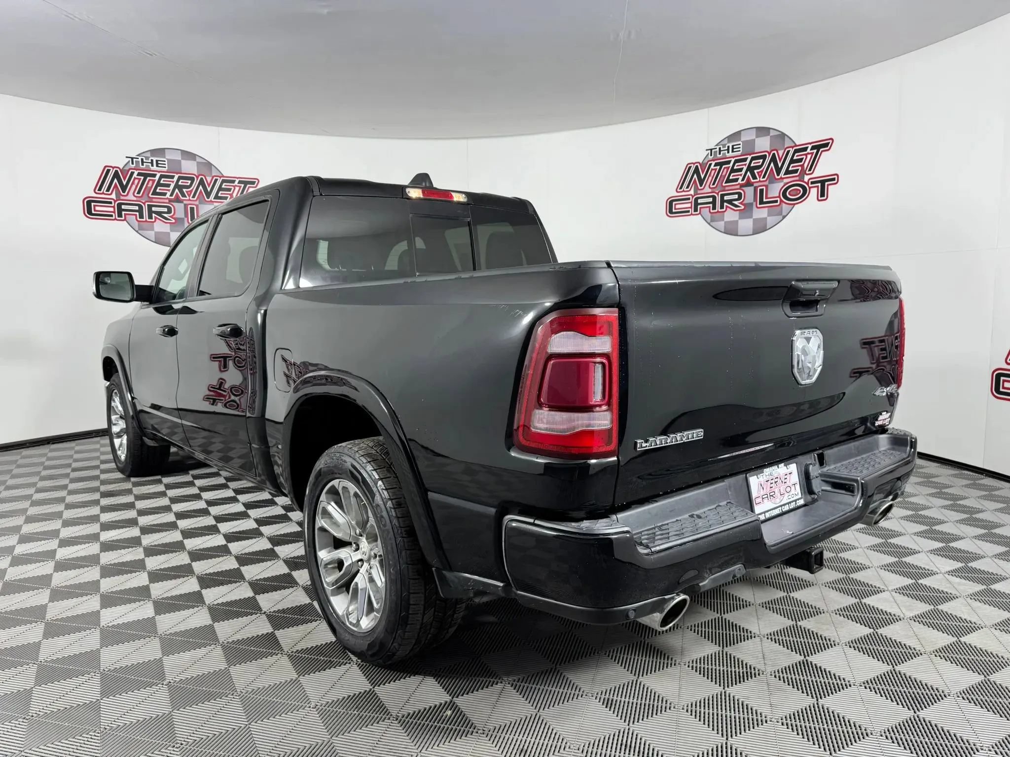 Used 2022 RAM 1500 Laramie w/ Sport Appearance Package AWD/4WD image 5