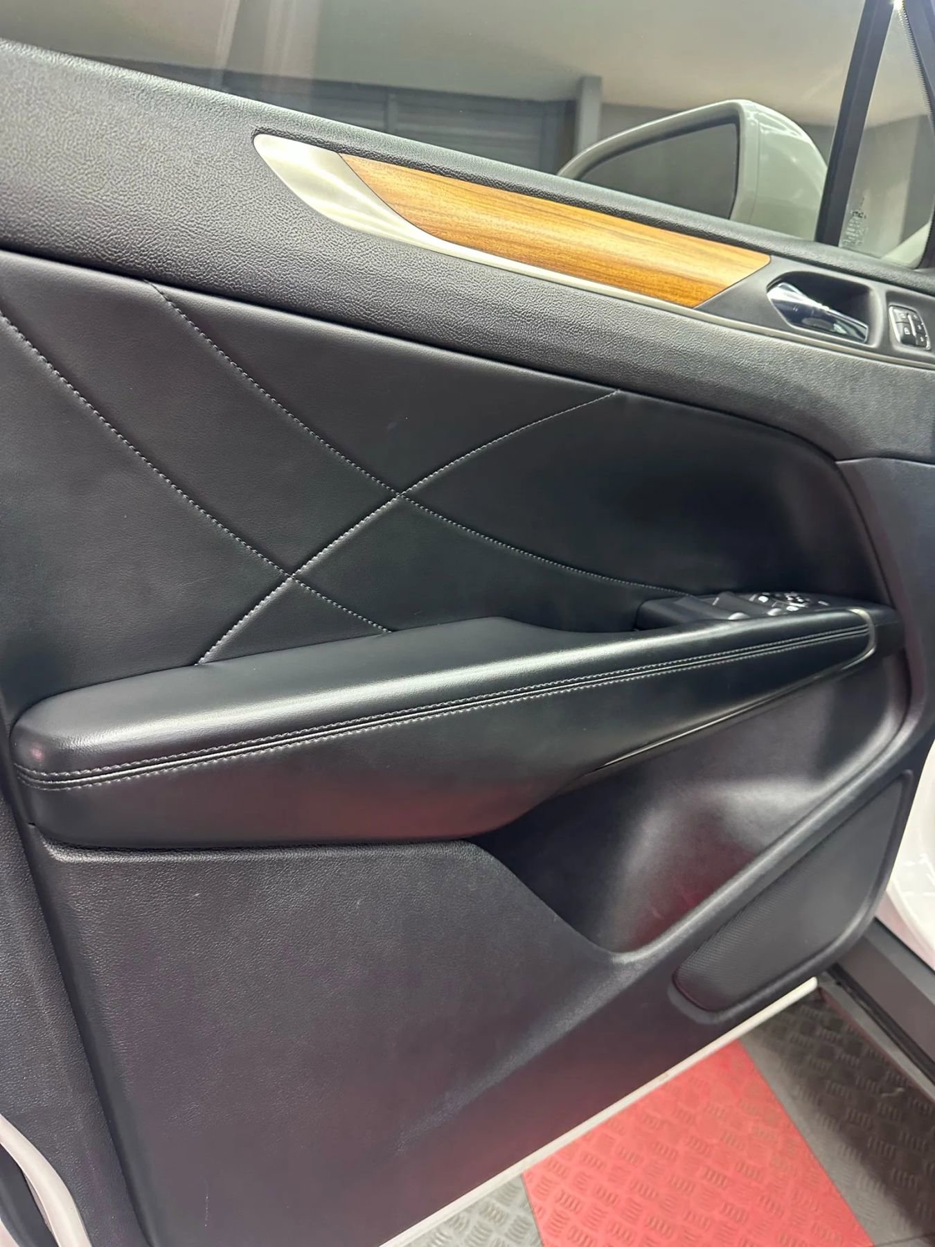 Used 2015 Lincoln MKC AWD w/ Equipment Group 102A Reserve image 9