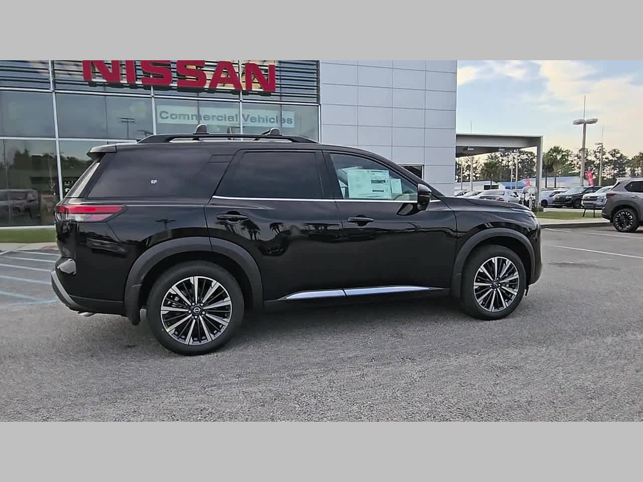 New 2026 Nissan Pathfinder Platinum FWD image 32