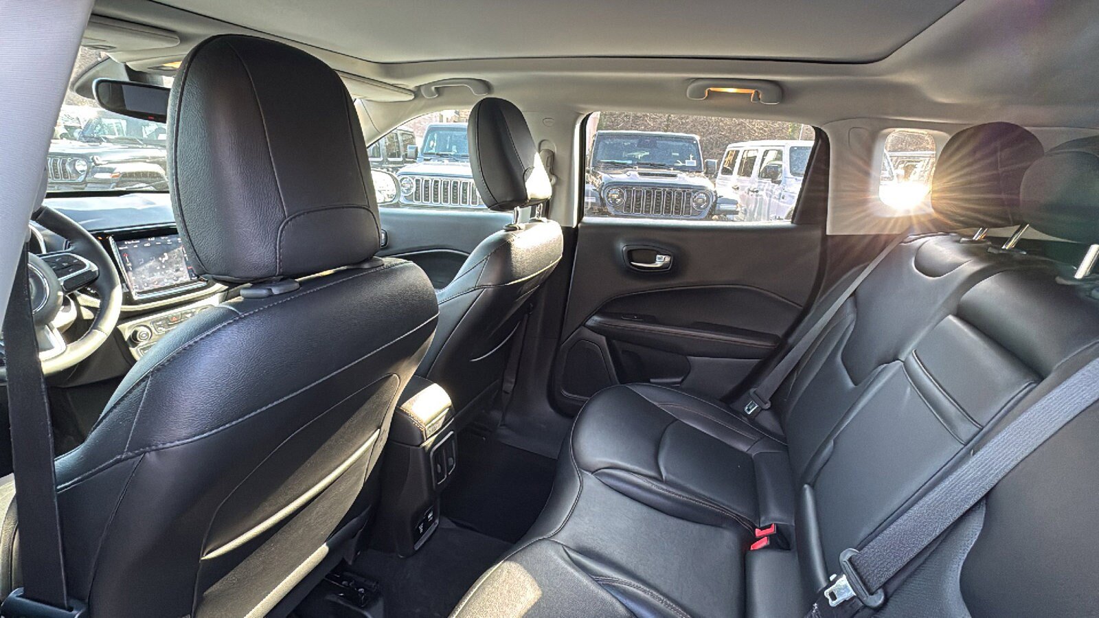 Certified 2019 Jeep Compass Limited w/ Safety & Security Group AWD/4WD image 30