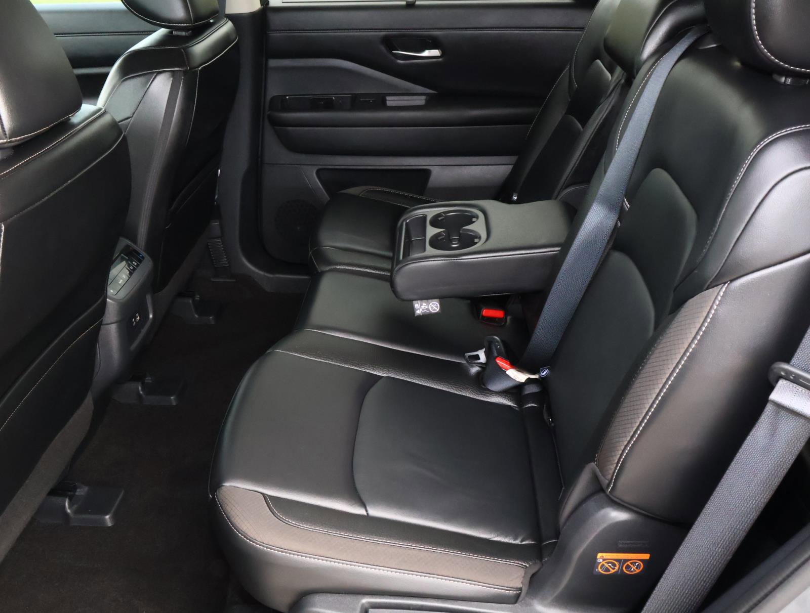 Used 2024 Nissan Pathfinder SL FWD image 20