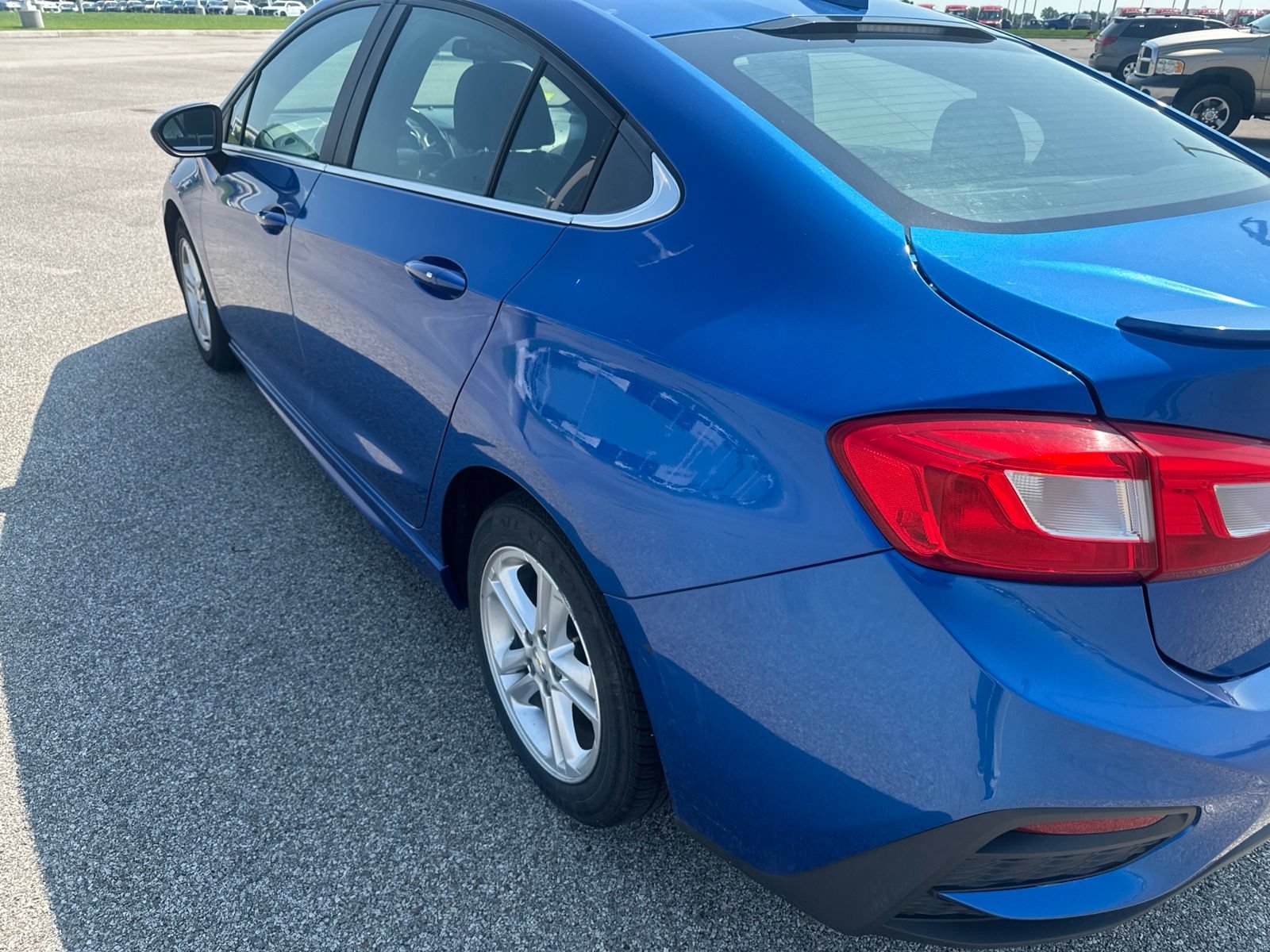 Used 2017 Chevrolet Cruze LT w/ Sun And Sound Package FWD image 7