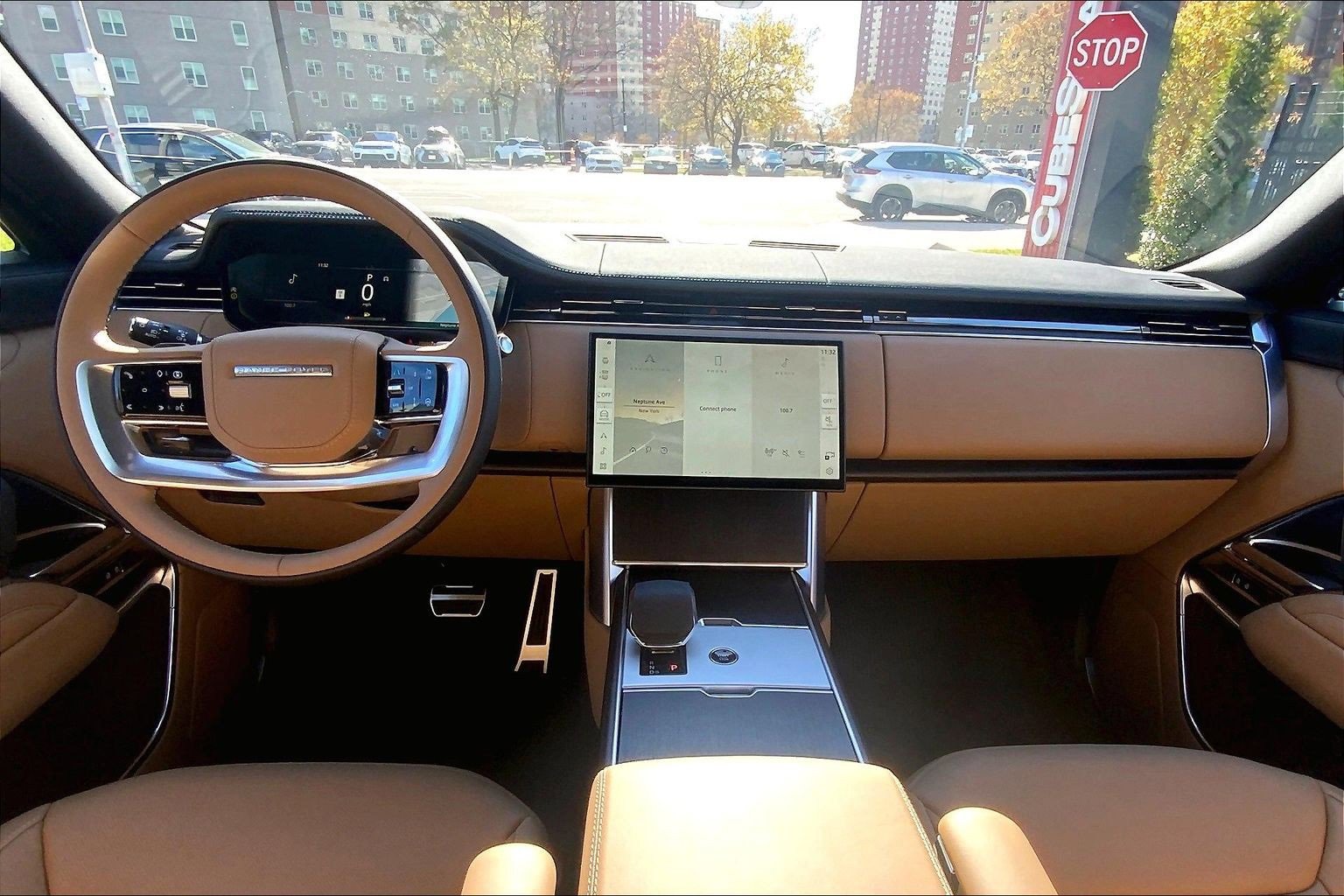 New 2025 Land Rover Range Rover SE image 5