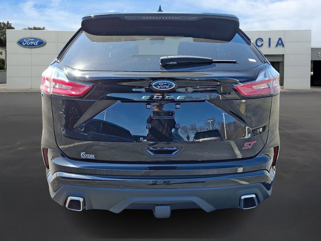 Certified 2023 Ford Edge ST w/ Cargo Accessory Package image 5