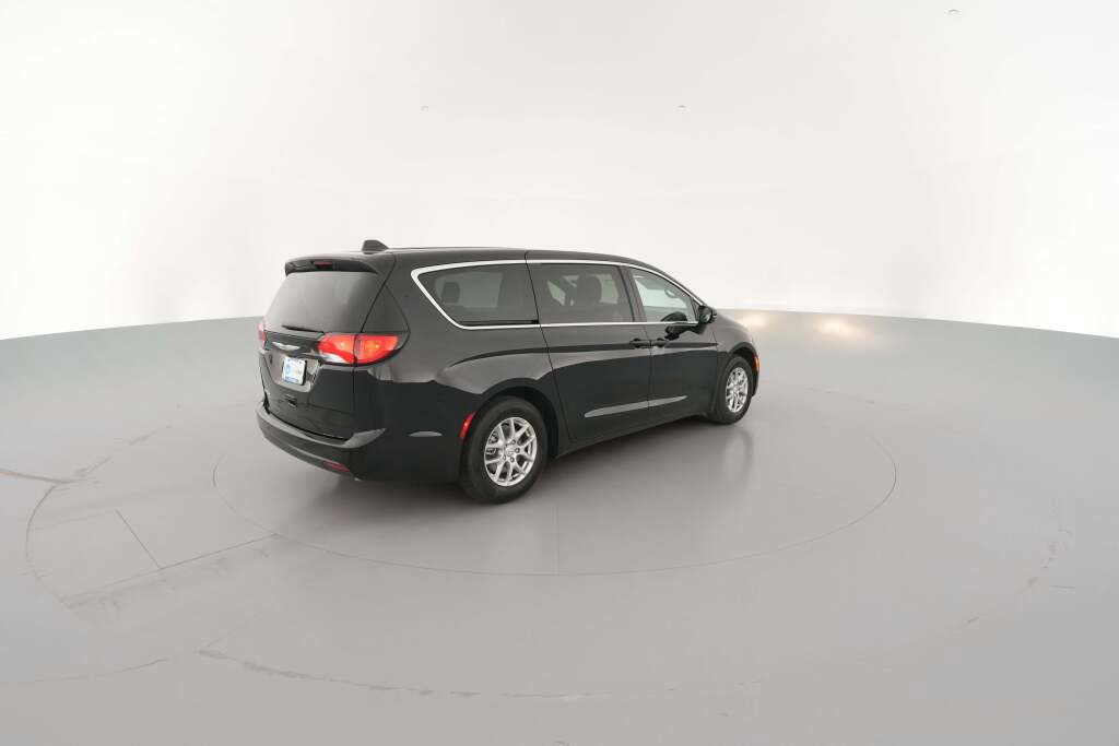 New 2026 Chrysler Voyager LX image 12