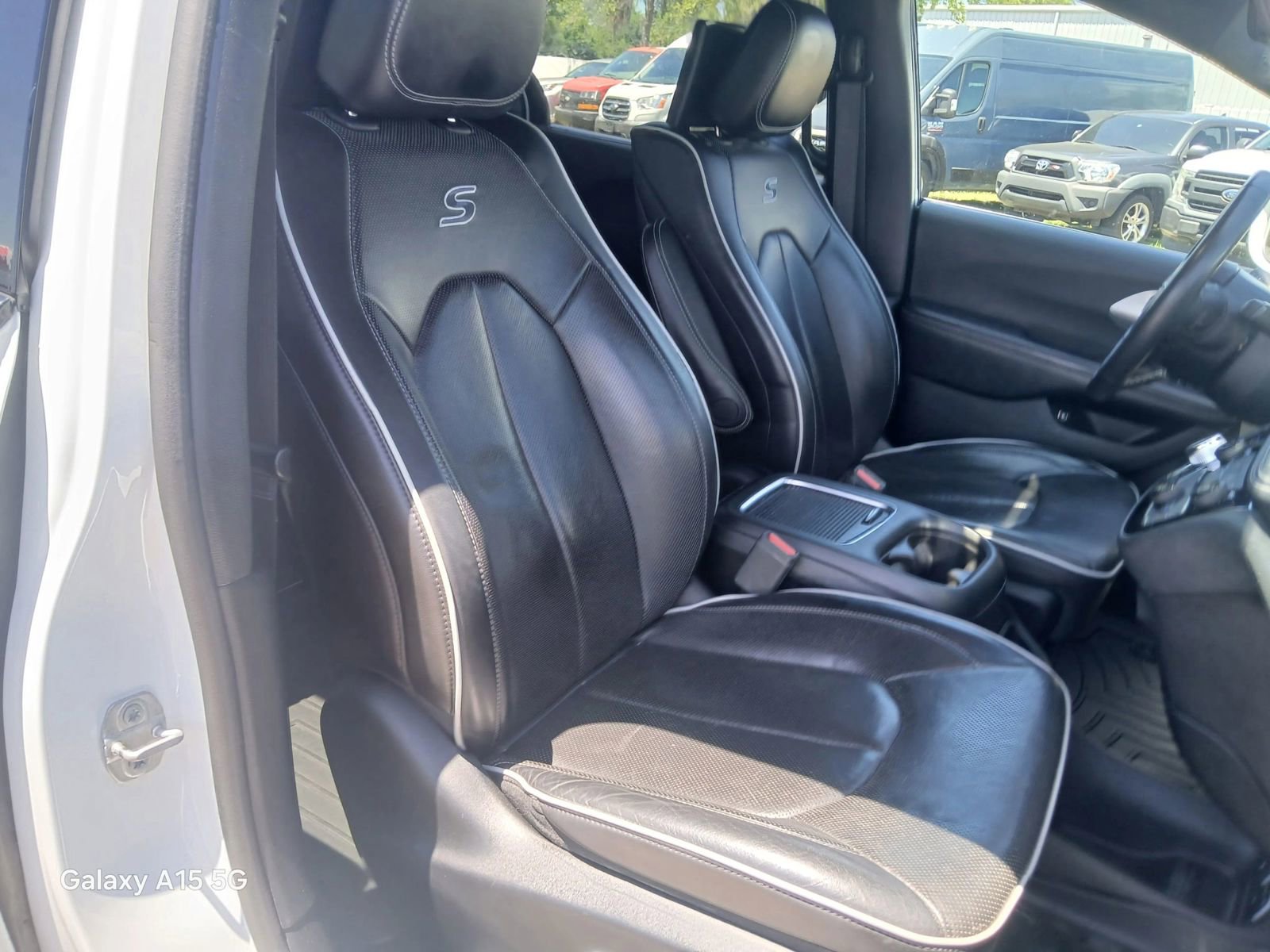 Used 2019 Chrysler Pacifica Limited w/ Advanced Safetytec Group FWD image 22