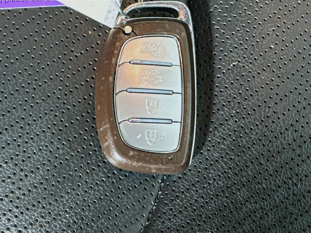 Used 2020 Hyundai Elantra Limited w/ Ultimate Package 03 image 37