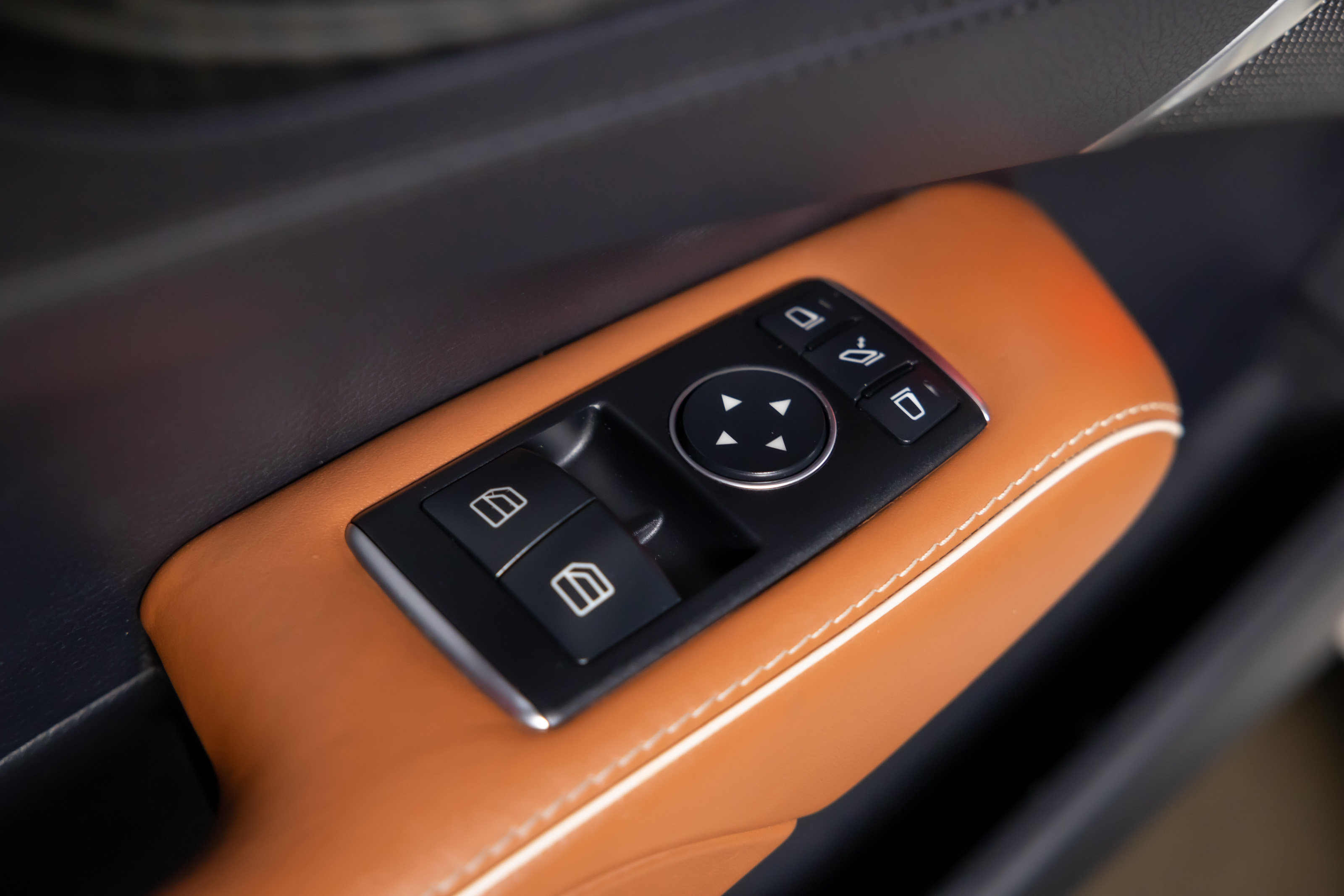 Used 2020 Mercedes-Benz SL 550 image 25