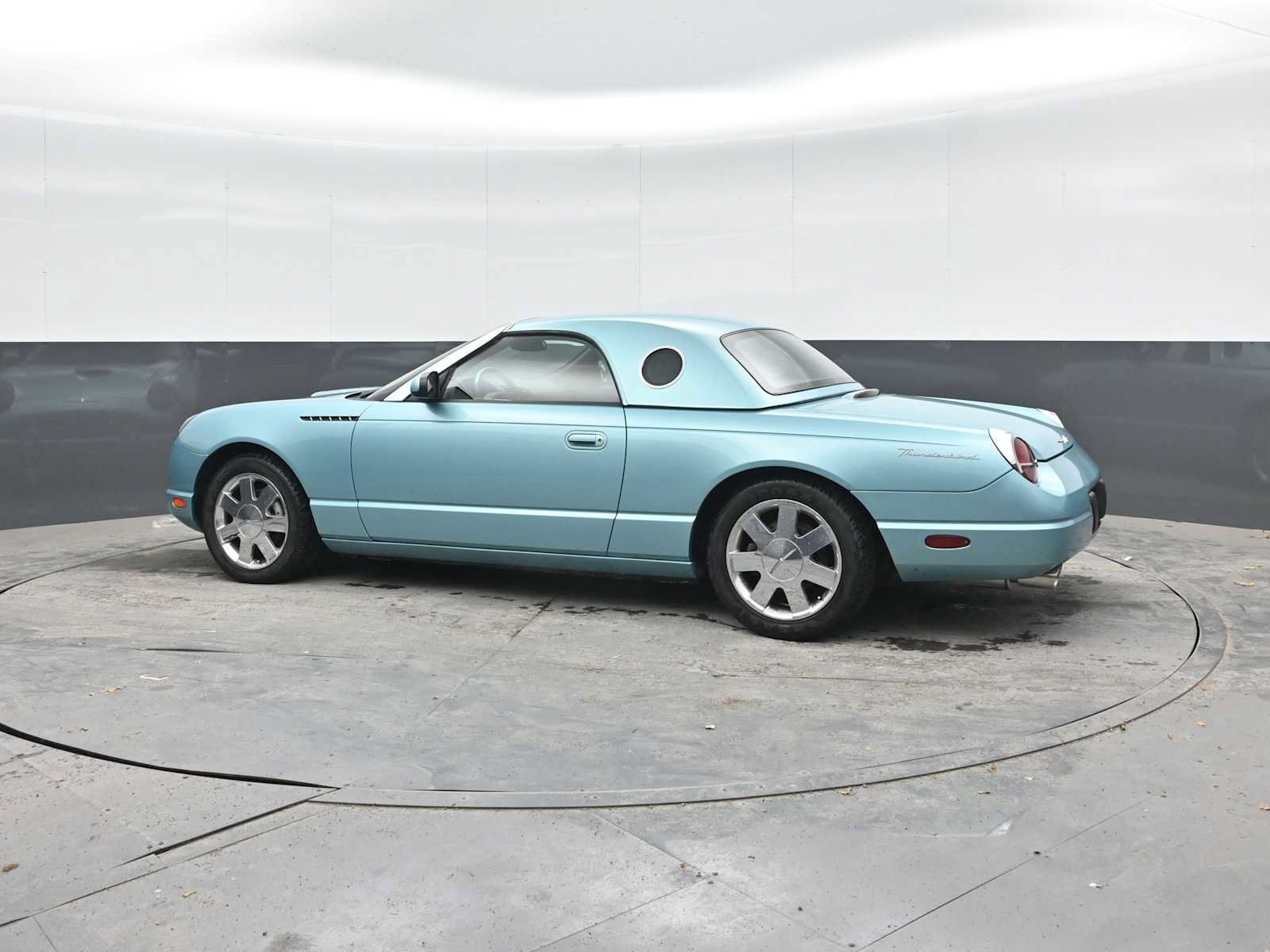 Used 2002 Ford Thunderbird RWD image 3
