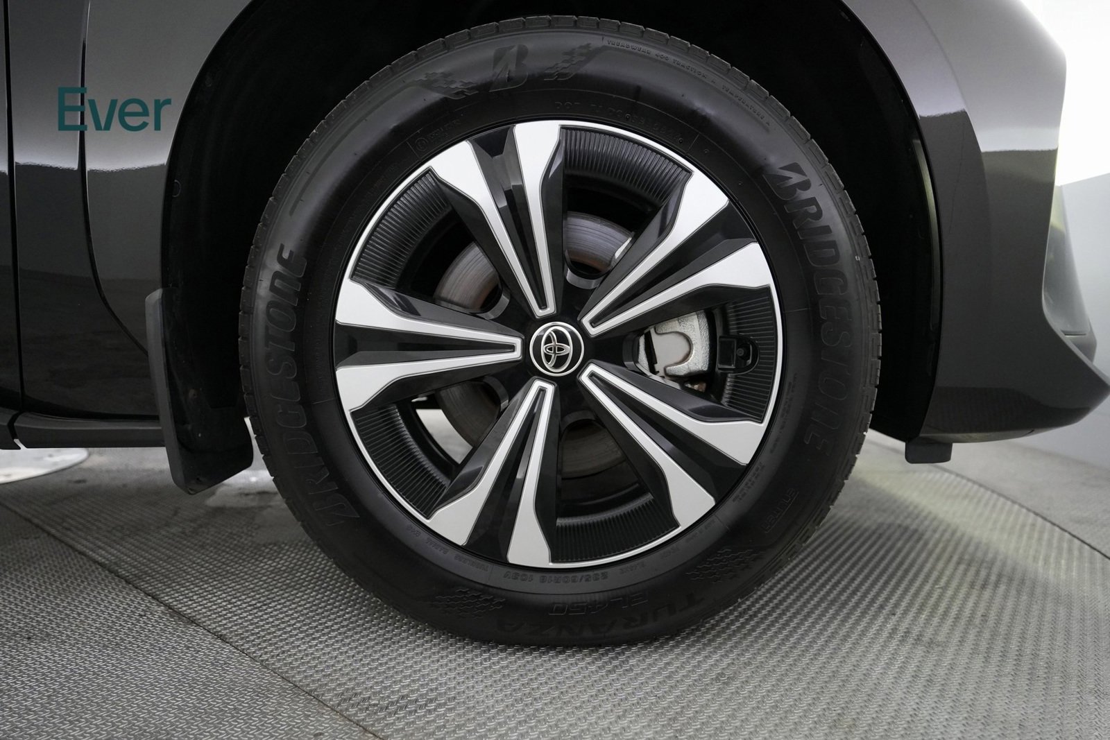 Used 2024 Toyota bZ4X XLE w/ Weather Package image 19